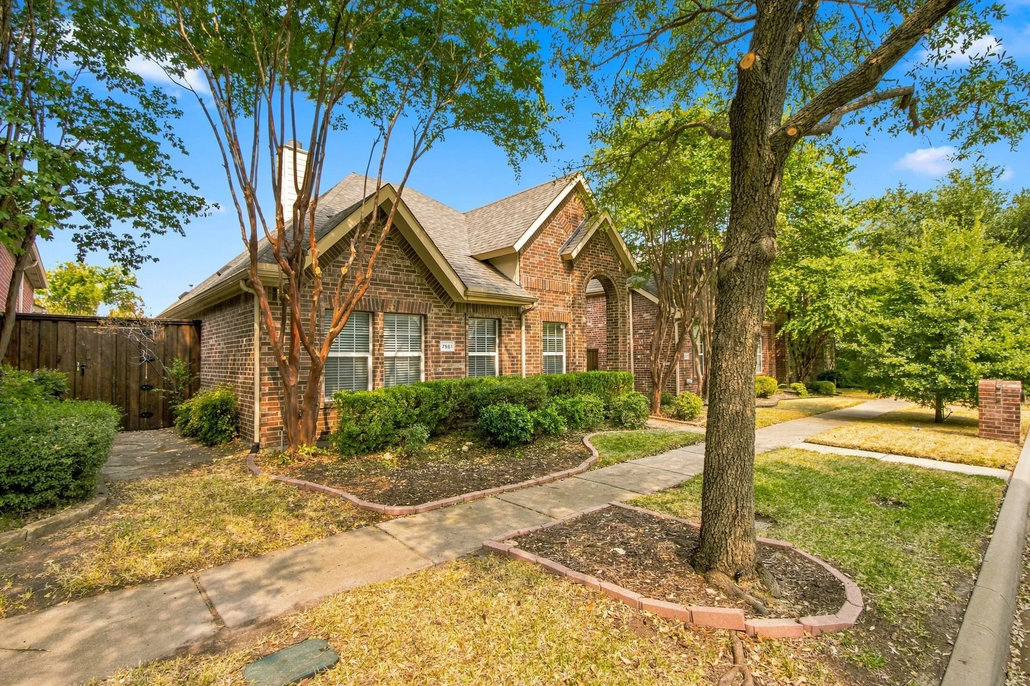 Single Family Residence For Sale in Collin County , 7961 Crampton Lane, Frisco, Texas 75035, 3 Bedroom, 2 Bathroom, 2 Garage spaces, 1,785 Sqft, built in 2006, mls#21369486, Real Estate Agent in Frisco, Homes For Sale in Collin county, Homes For Sale in Frisco, Realtor in Frisco Texas, Real Estate Brokerage Independent Realty Texas, Luminita Cordes Realtor