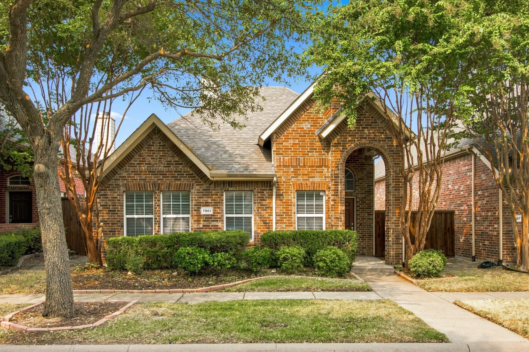 Single Family Residence For Sale in Collin County , 7961 Crampton Lane, Frisco, Texas 75035, 3 Bedroom, 2 Bathroom, 2 Garage spaces, 1,785 Sqft, built in 2006, mls#21369486, Real Estate Agent in Frisco, Homes For Sale in Collin county, Homes For Sale in Frisco, Realtor in Frisco Texas, Real Estate Brokerage Independent Realty Texas, Luminita Cordes Realtor
