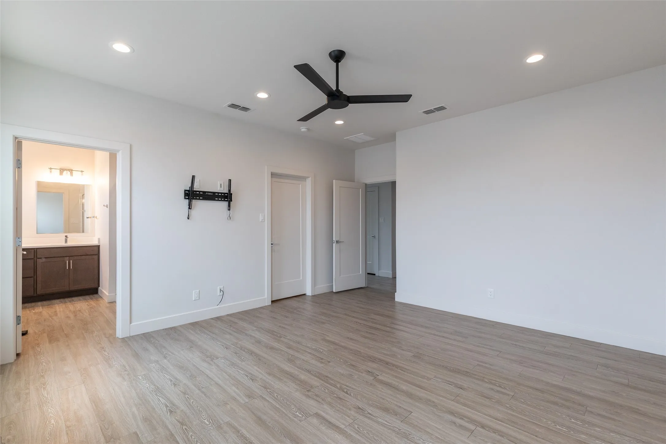 Single Family Residence For Sale in Taylor County , 208 Pecan Street, Abilene, Texas 79602, 3 Bedroom, 3 Bathroom, Garage spaces, 1,850 Sqft, built in 2020, mls#21352227, Real Estate Agent in Abilene, Homes For Sale in Taylor county, Homes For Sale in Abilene, Realtor in Abilene Texas, Real Estate Brokerage Independent Realty Texas, Luminita Cordes Realtor