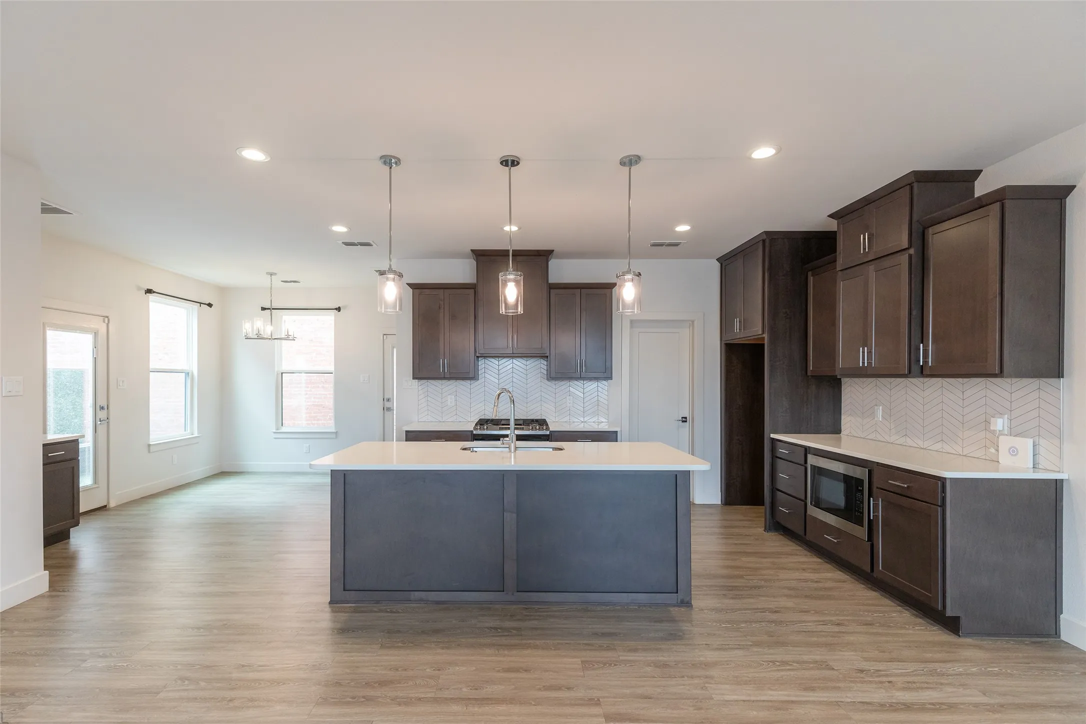 Single Family Residence For Sale in Taylor County , 208 Pecan Street, Abilene, Texas 79602, 3 Bedroom, 3 Bathroom, Garage spaces, 1,850 Sqft, built in 2020, mls#21352227, Real Estate Agent in Abilene, Homes For Sale in Taylor county, Homes For Sale in Abilene, Realtor in Abilene Texas, Real Estate Brokerage Independent Realty Texas, Luminita Cordes Realtor