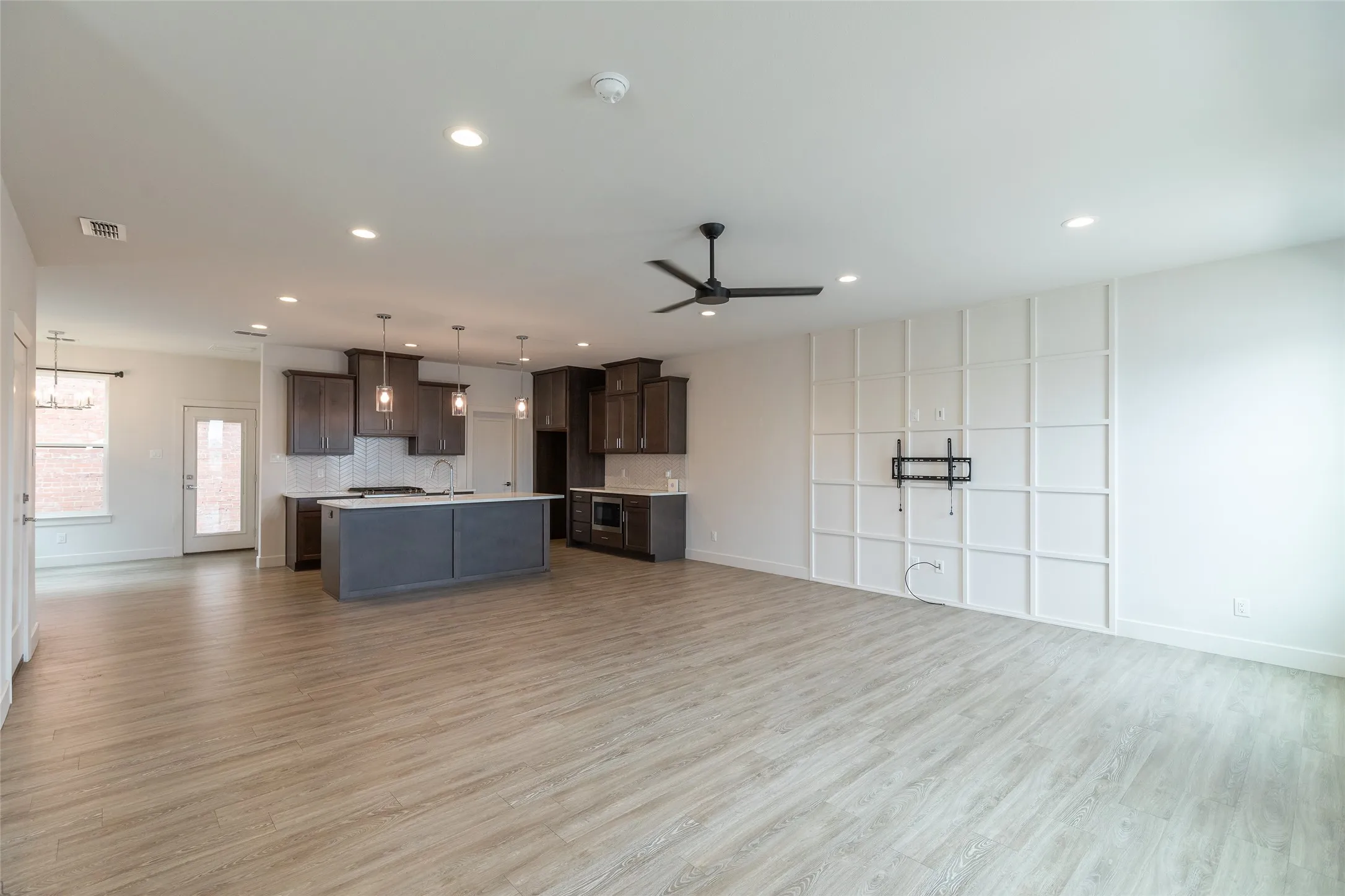 Single Family Residence For Sale in Taylor County , 208 Pecan Street, Abilene, Texas 79602, 3 Bedroom, 3 Bathroom, Garage spaces, 1,850 Sqft, built in 2020, mls#21352227, Real Estate Agent in Abilene, Homes For Sale in Taylor county, Homes For Sale in Abilene, Realtor in Abilene Texas, Real Estate Brokerage Independent Realty Texas, Luminita Cordes Realtor
