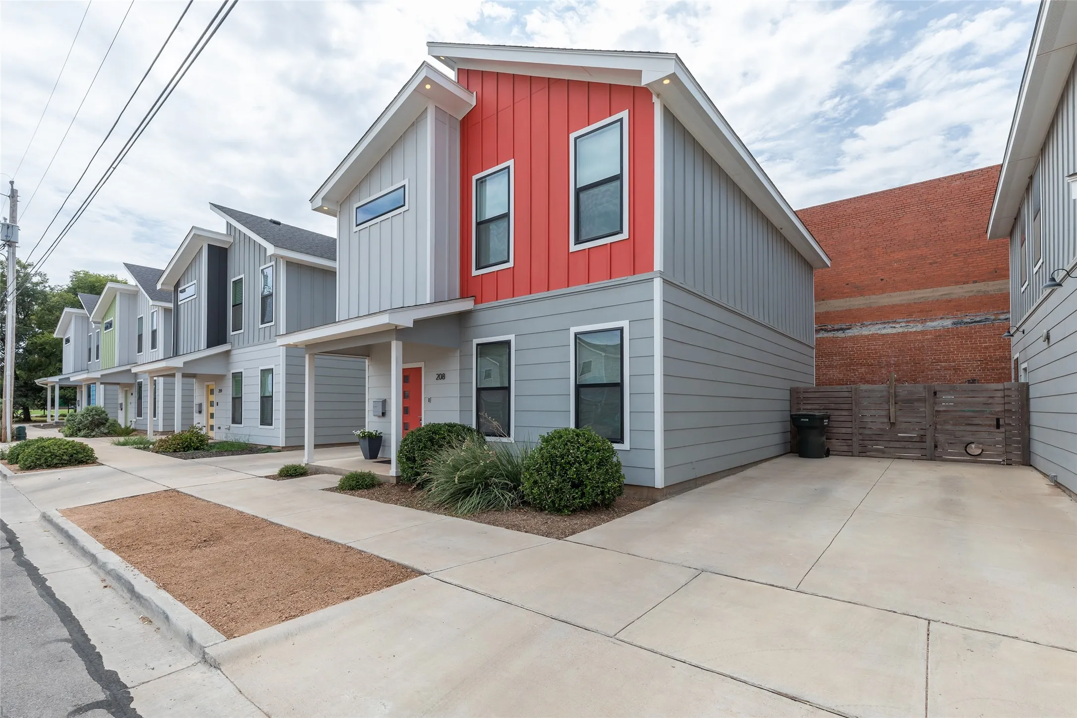 Single Family Residence For Sale in Taylor County , 208 Pecan Street, Abilene, Texas 79602, 3 Bedroom, 3 Bathroom, Garage spaces, 1,850 Sqft, built in 2020, mls#21352227, Real Estate Agent in Abilene, Homes For Sale in Taylor county, Homes For Sale in Abilene, Realtor in Abilene Texas, Real Estate Brokerage Independent Realty Texas, Luminita Cordes Realtor
