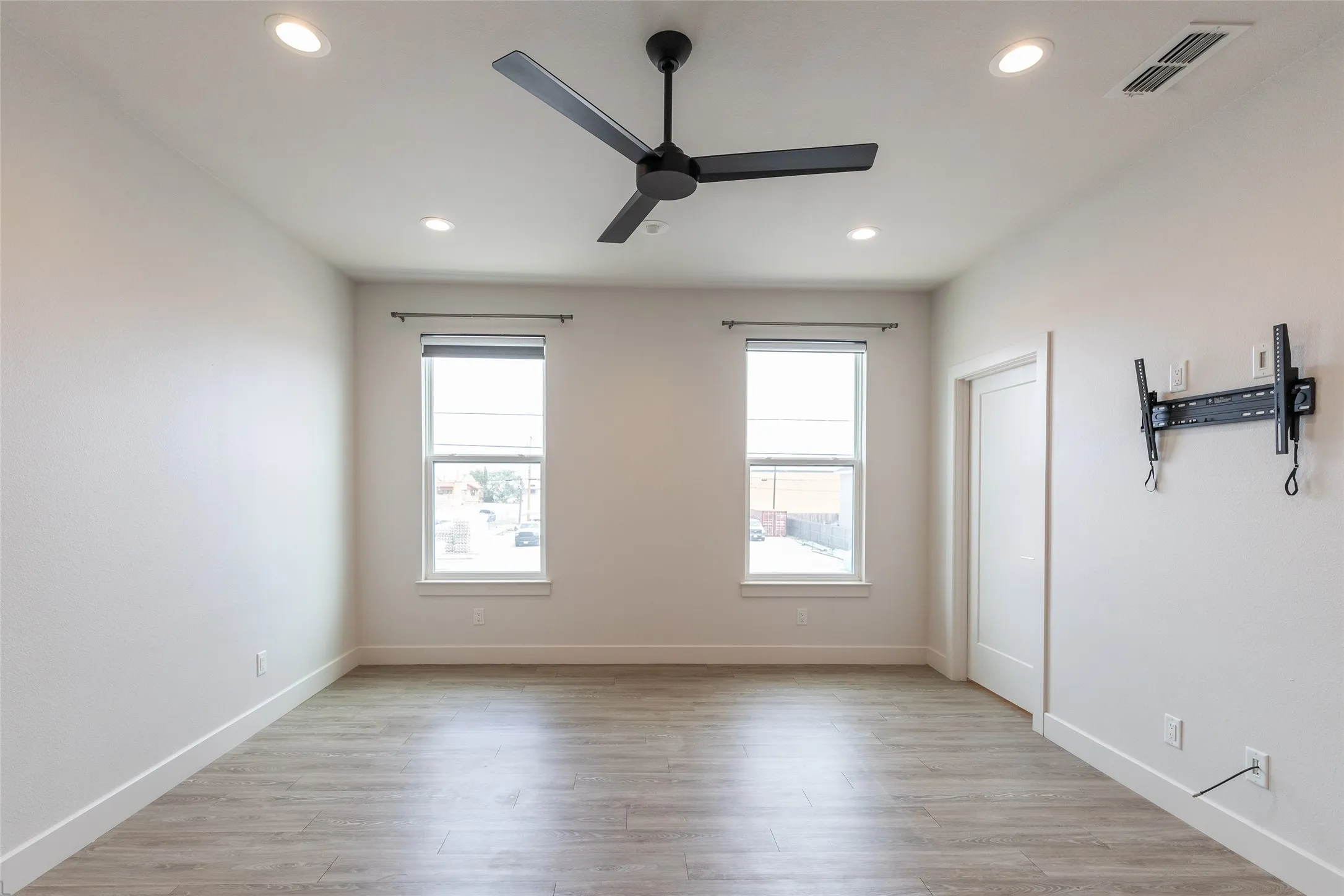 Single Family Residence For Sale in Taylor County , 208 Pecan Street, Abilene, Texas 79602, 3 Bedroom, 3 Bathroom, Garage spaces, 1,850 Sqft, built in 2020, mls#21352227, Real Estate Agent in Abilene, Homes For Sale in Taylor county, Homes For Sale in Abilene, Realtor in Abilene Texas, Real Estate Brokerage Independent Realty Texas, Luminita Cordes Realtor