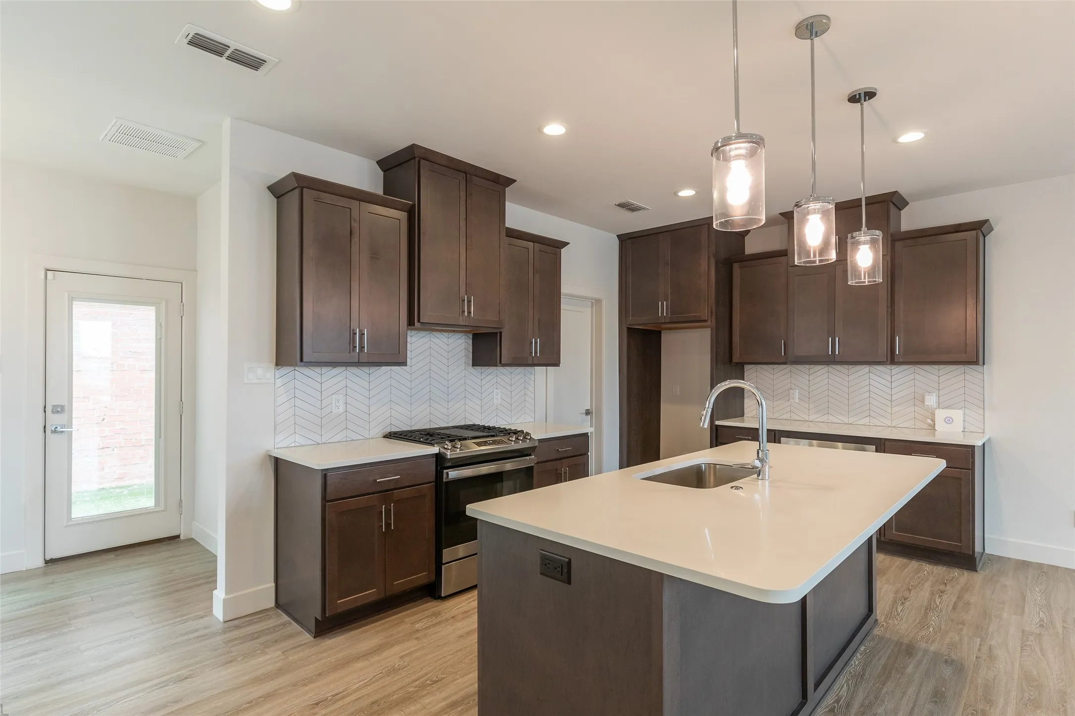 Single Family Residence For Sale in Taylor County , 208 Pecan Street, Abilene, Texas 79602, 3 Bedroom, 3 Bathroom, Garage spaces, 1,850 Sqft, built in 2020, mls#21352227, Real Estate Agent in Abilene, Homes For Sale in Taylor county, Homes For Sale in Abilene, Realtor in Abilene Texas, Real Estate Brokerage Independent Realty Texas, Luminita Cordes Realtor