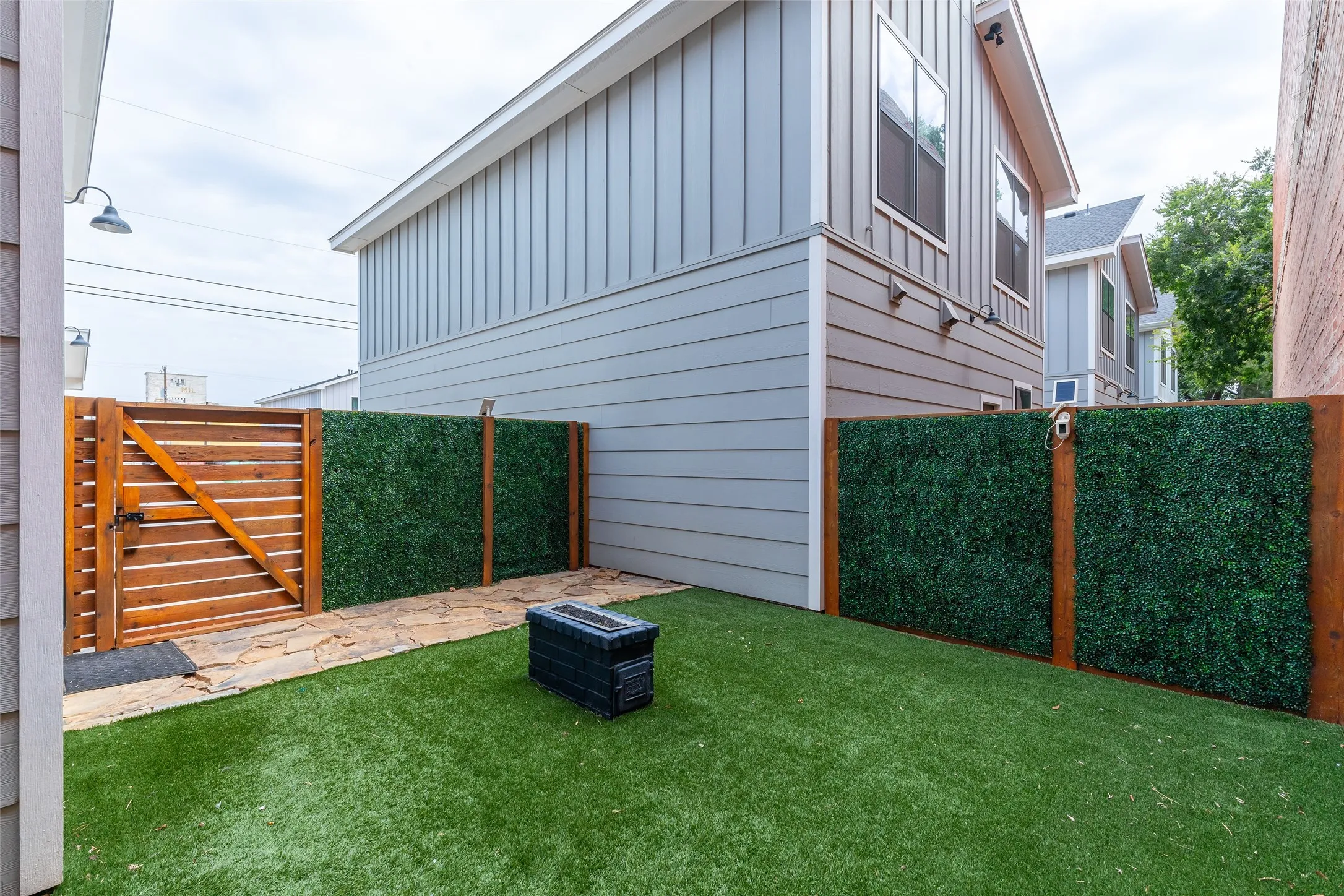 Single Family Residence For Sale in Taylor County , 208 Pecan Street, Abilene, Texas 79602, 3 Bedroom, 3 Bathroom, Garage spaces, 1,850 Sqft, built in 2020, mls#21352227, Real Estate Agent in Abilene, Homes For Sale in Taylor county, Homes For Sale in Abilene, Realtor in Abilene Texas, Real Estate Brokerage Independent Realty Texas, Luminita Cordes Realtor