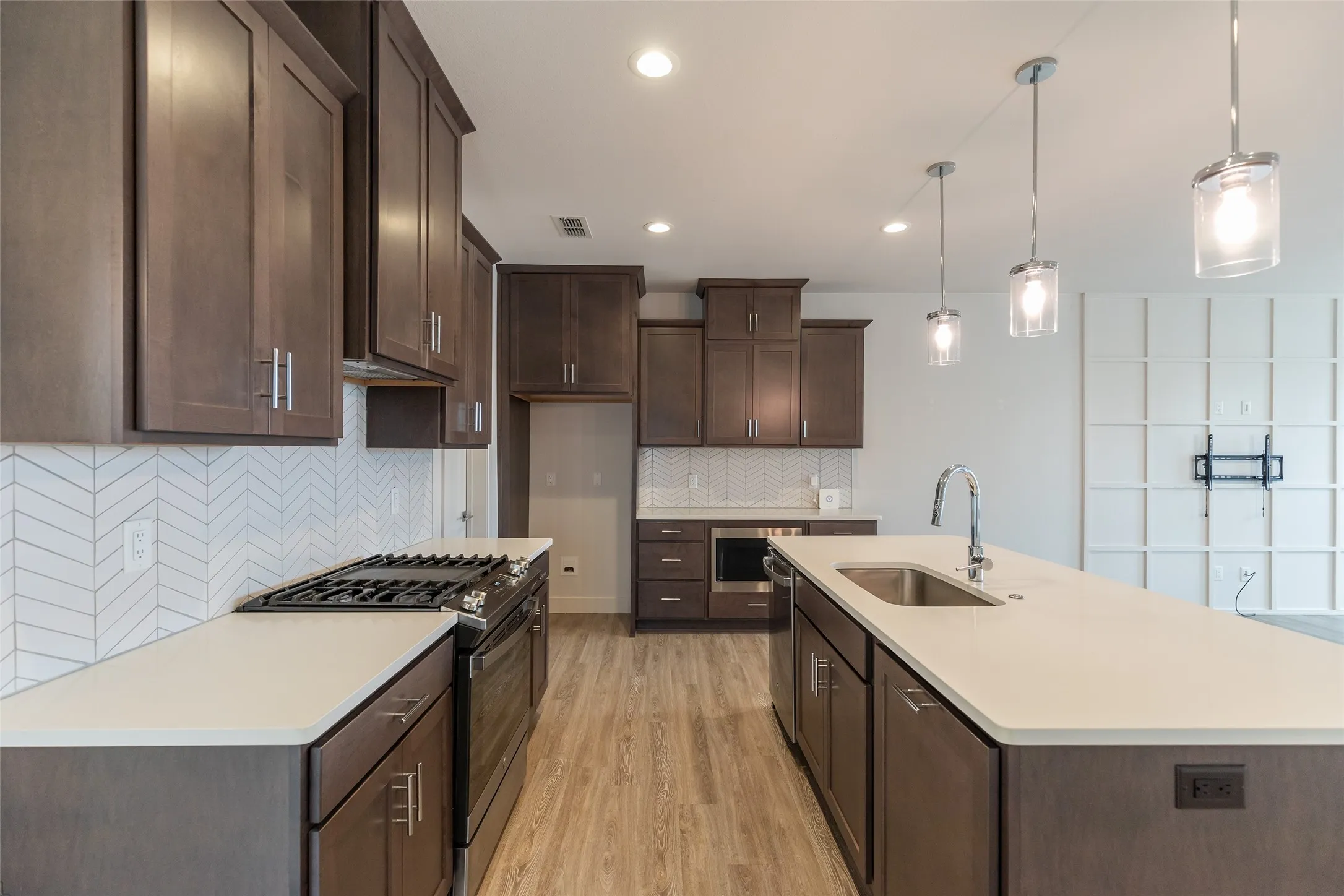 Single Family Residence For Sale in Taylor County , 208 Pecan Street, Abilene, Texas 79602, 3 Bedroom, 3 Bathroom, Garage spaces, 1,850 Sqft, built in 2020, mls#21352227, Real Estate Agent in Abilene, Homes For Sale in Taylor county, Homes For Sale in Abilene, Realtor in Abilene Texas, Real Estate Brokerage Independent Realty Texas, Luminita Cordes Realtor