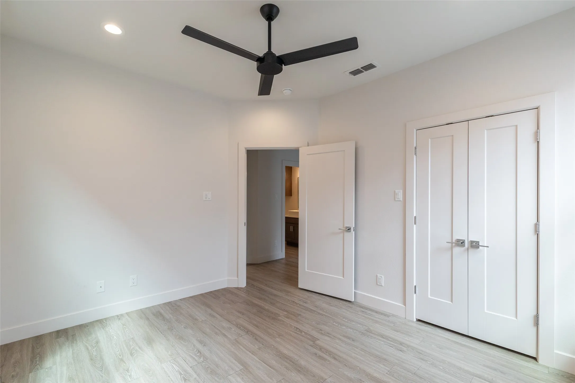 Single Family Residence For Sale in Taylor County , 208 Pecan Street, Abilene, Texas 79602, 3 Bedroom, 3 Bathroom, Garage spaces, 1,850 Sqft, built in 2020, mls#21352227, Real Estate Agent in Abilene, Homes For Sale in Taylor county, Homes For Sale in Abilene, Realtor in Abilene Texas, Real Estate Brokerage Independent Realty Texas, Luminita Cordes Realtor