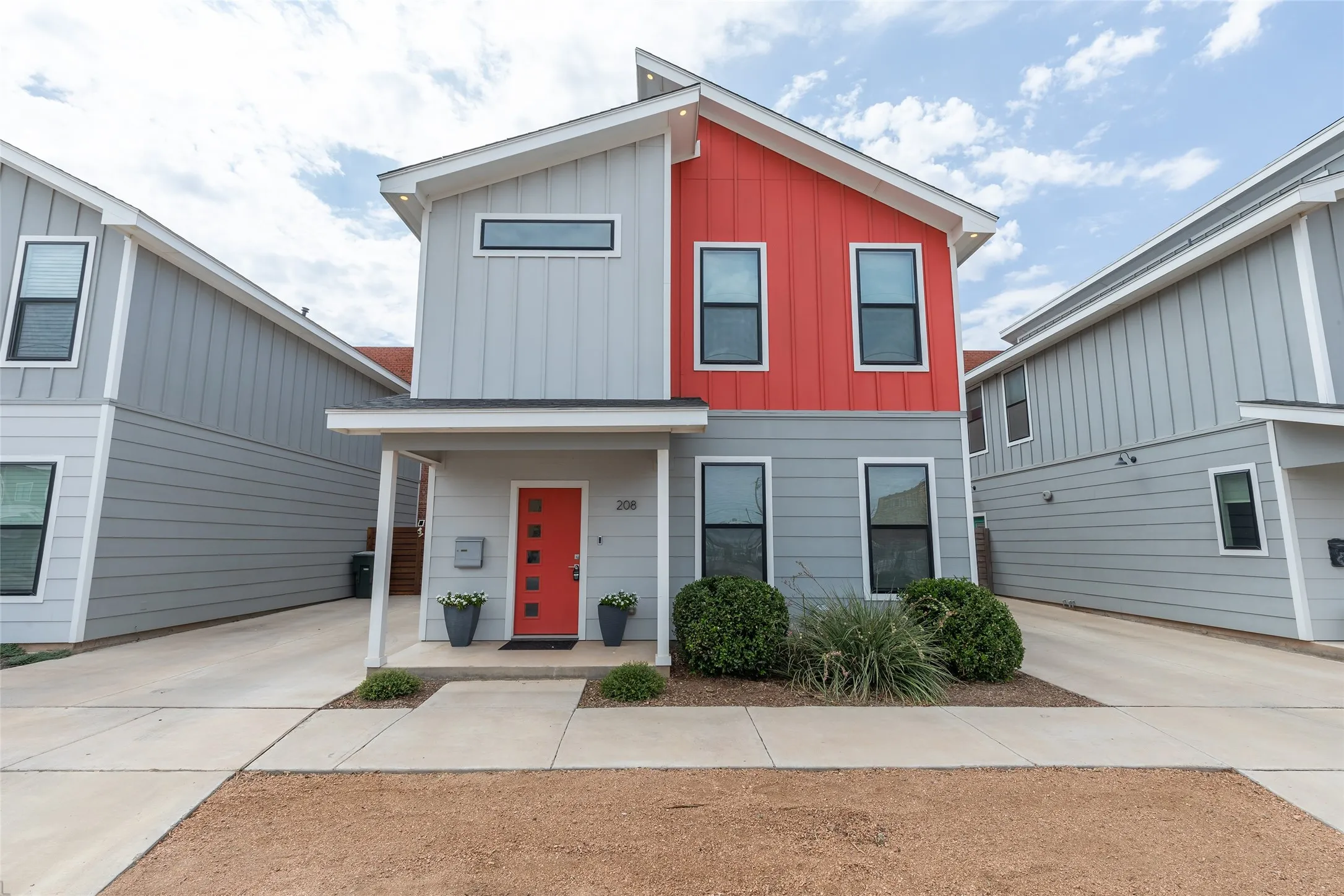 Single Family Residence For Sale in Taylor County , 208 Pecan Street, Abilene, Texas 79602, 3 Bedroom, 3 Bathroom, Garage spaces, 1,850 Sqft, built in 2020, mls#21352227, Real Estate Agent in Abilene, Homes For Sale in Taylor county, Homes For Sale in Abilene, Realtor in Abilene Texas, Real Estate Brokerage Independent Realty Texas, Luminita Cordes Realtor