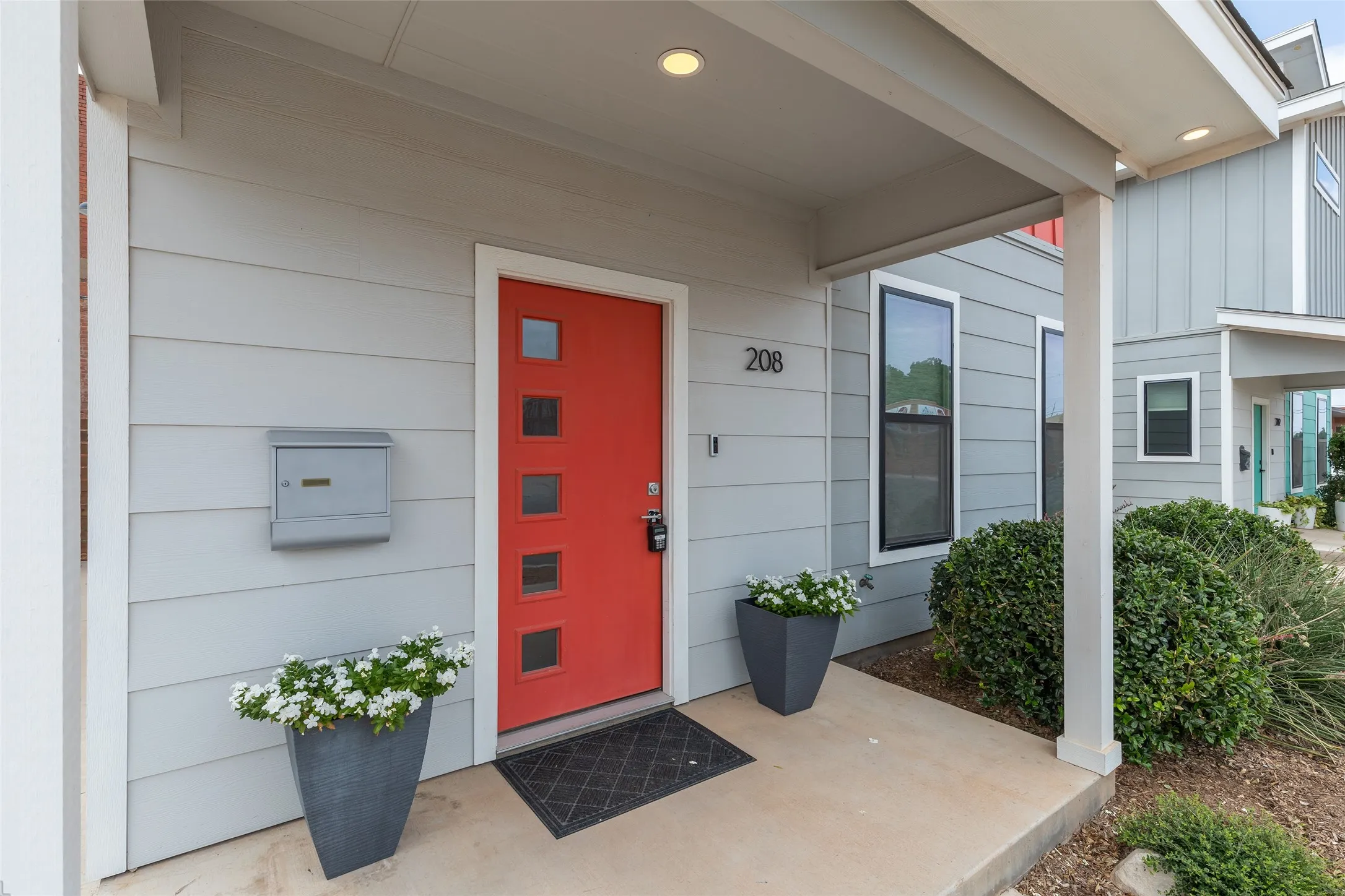 Single Family Residence For Sale in Taylor County , 208 Pecan Street, Abilene, Texas 79602, 3 Bedroom, 3 Bathroom, Garage spaces, 1,850 Sqft, built in 2020, mls#21352227, Real Estate Agent in Abilene, Homes For Sale in Taylor county, Homes For Sale in Abilene, Realtor in Abilene Texas, Real Estate Brokerage Independent Realty Texas, Luminita Cordes Realtor