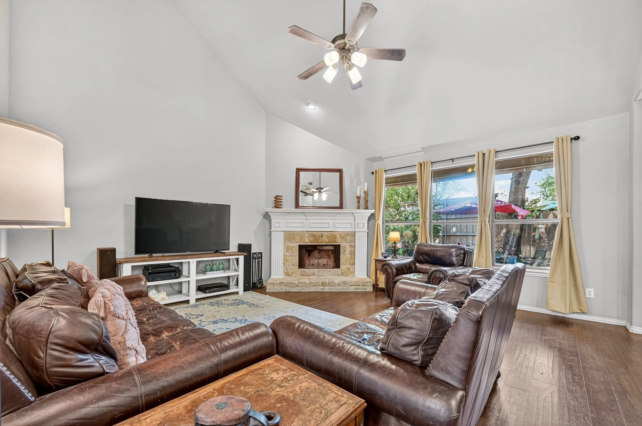 Single Family Residence For Sale in Denton County , 1900 Creek Bend Drive, Corinth, Texas 76208, 5 Bedroom, 4 Bathroom, 3 Garage spaces, 3,782 Sqft, built in 2004, mls#21370734, Real Estate Agent in Corinth, Homes For Sale in Denton county, Homes For Sale in Corinth, Realtor in Corinth Texas, Real Estate Brokerage Independent Realty Texas, Luminita Cordes Realtor