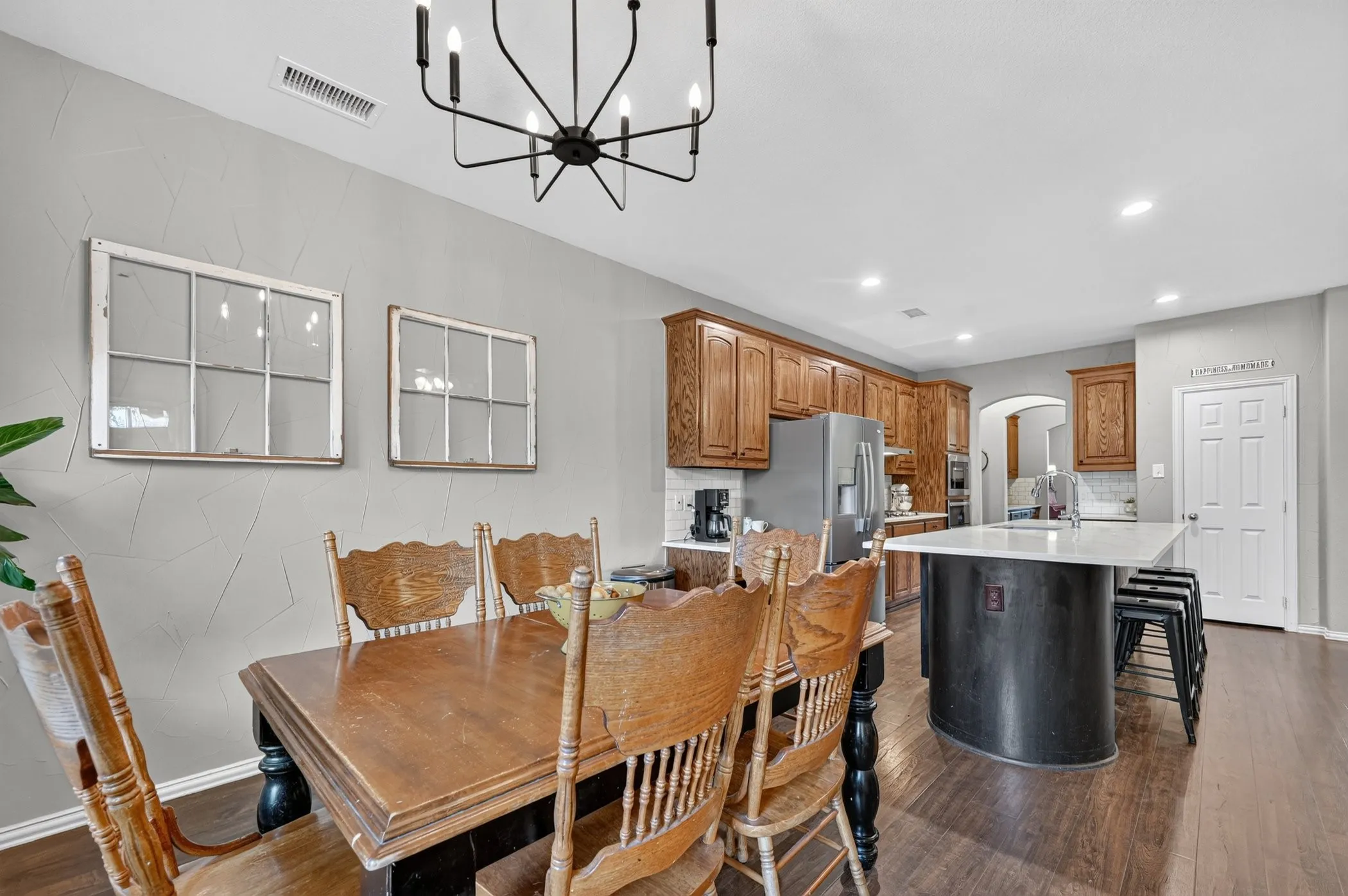 Single Family Residence For Sale in Denton County , 1900 Creek Bend Drive, Corinth, Texas 76208, 5 Bedroom, 4 Bathroom, 3 Garage spaces, 3,782 Sqft, built in 2004, mls#21370734, Real Estate Agent in Corinth, Homes For Sale in Denton county, Homes For Sale in Corinth, Realtor in Corinth Texas, Real Estate Brokerage Independent Realty Texas, Luminita Cordes Realtor