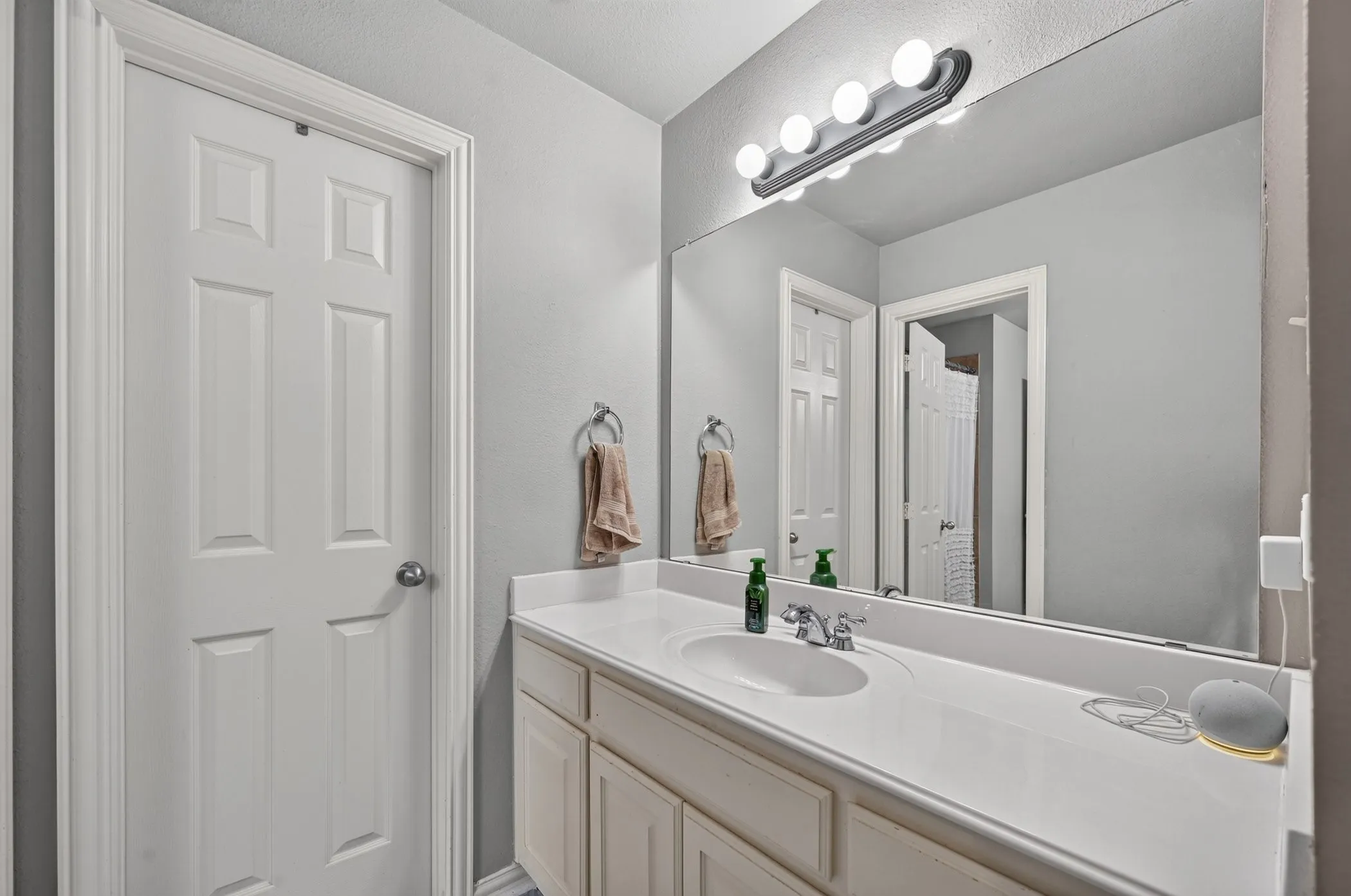 Single Family Residence For Sale in Denton County , 1900 Creek Bend Drive, Corinth, Texas 76208, 5 Bedroom, 4 Bathroom, 3 Garage spaces, 3,782 Sqft, built in 2004, mls#21370734, Real Estate Agent in Corinth, Homes For Sale in Denton county, Homes For Sale in Corinth, Realtor in Corinth Texas, Real Estate Brokerage Independent Realty Texas, Luminita Cordes Realtor