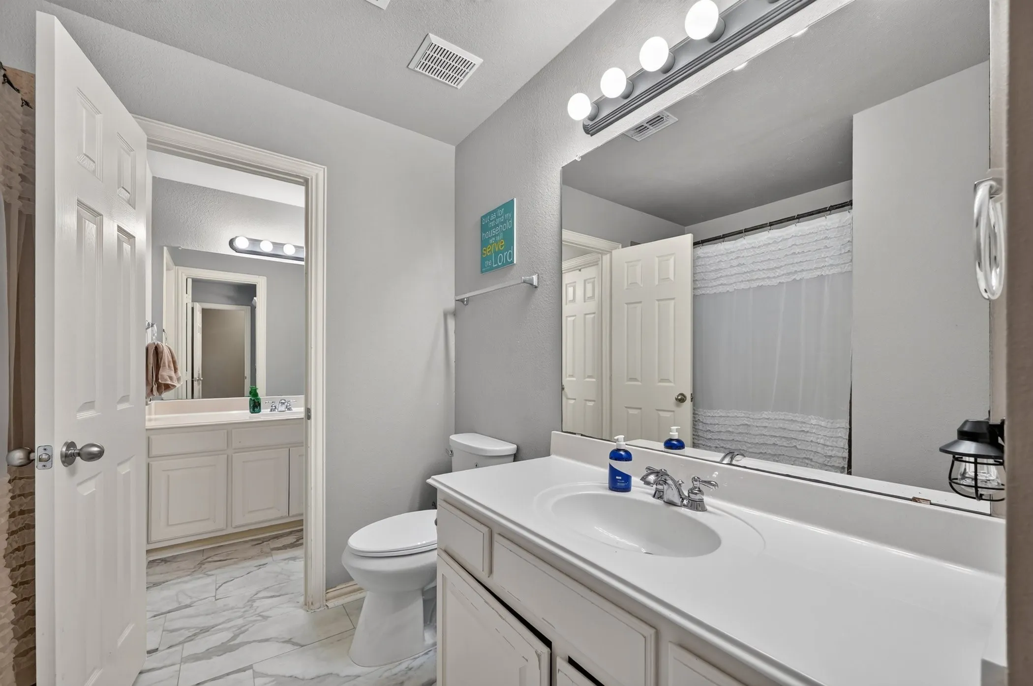 Single Family Residence For Sale in Denton County , 1900 Creek Bend Drive, Corinth, Texas 76208, 5 Bedroom, 4 Bathroom, 3 Garage spaces, 3,782 Sqft, built in 2004, mls#21370734, Real Estate Agent in Corinth, Homes For Sale in Denton county, Homes For Sale in Corinth, Realtor in Corinth Texas, Real Estate Brokerage Independent Realty Texas, Luminita Cordes Realtor