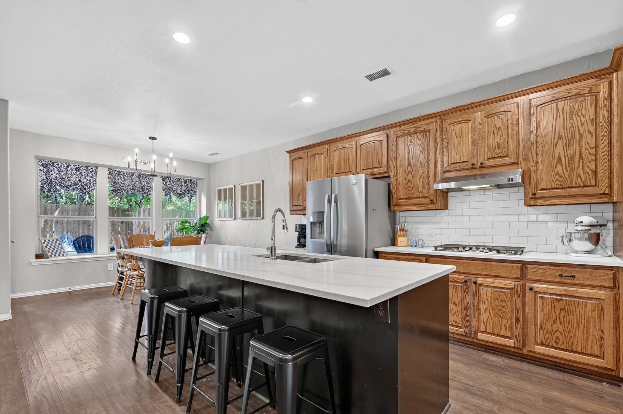 Single Family Residence For Sale in Denton County , 1900 Creek Bend Drive, Corinth, Texas 76208, 5 Bedroom, 4 Bathroom, 3 Garage spaces, 3,782 Sqft, built in 2004, mls#21370734, Real Estate Agent in Corinth, Homes For Sale in Denton county, Homes For Sale in Corinth, Realtor in Corinth Texas, Real Estate Brokerage Independent Realty Texas, Luminita Cordes Realtor