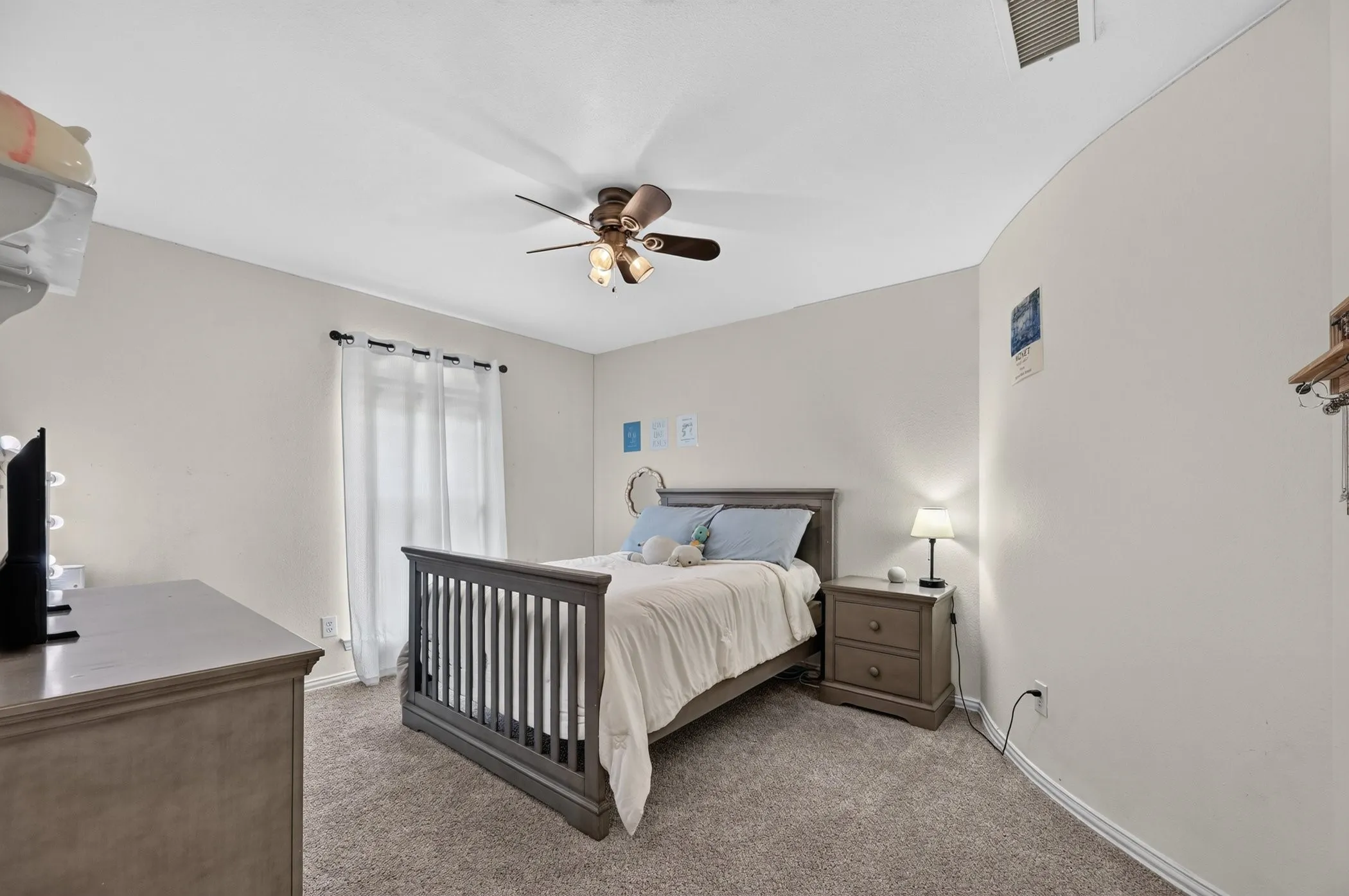 Single Family Residence For Sale in Denton County , 1900 Creek Bend Drive, Corinth, Texas 76208, 5 Bedroom, 4 Bathroom, 3 Garage spaces, 3,782 Sqft, built in 2004, mls#21370734, Real Estate Agent in Corinth, Homes For Sale in Denton county, Homes For Sale in Corinth, Realtor in Corinth Texas, Real Estate Brokerage Independent Realty Texas, Luminita Cordes Realtor