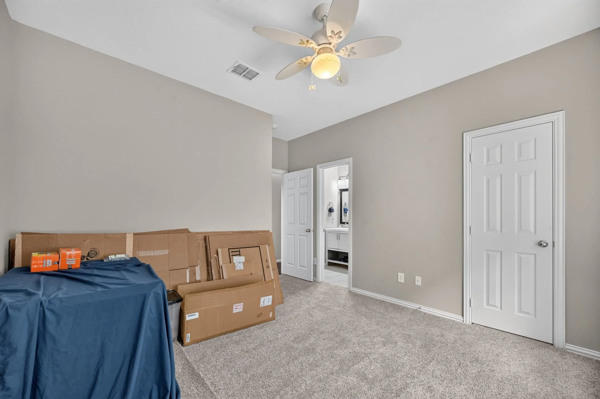 Single Family Residence For Sale in Denton County , 1900 Creek Bend Drive, Corinth, Texas 76208, 5 Bedroom, 4 Bathroom, 3 Garage spaces, 3,782 Sqft, built in 2004, mls#21370734, Real Estate Agent in Corinth, Homes For Sale in Denton county, Homes For Sale in Corinth, Realtor in Corinth Texas, Real Estate Brokerage Independent Realty Texas, Luminita Cordes Realtor