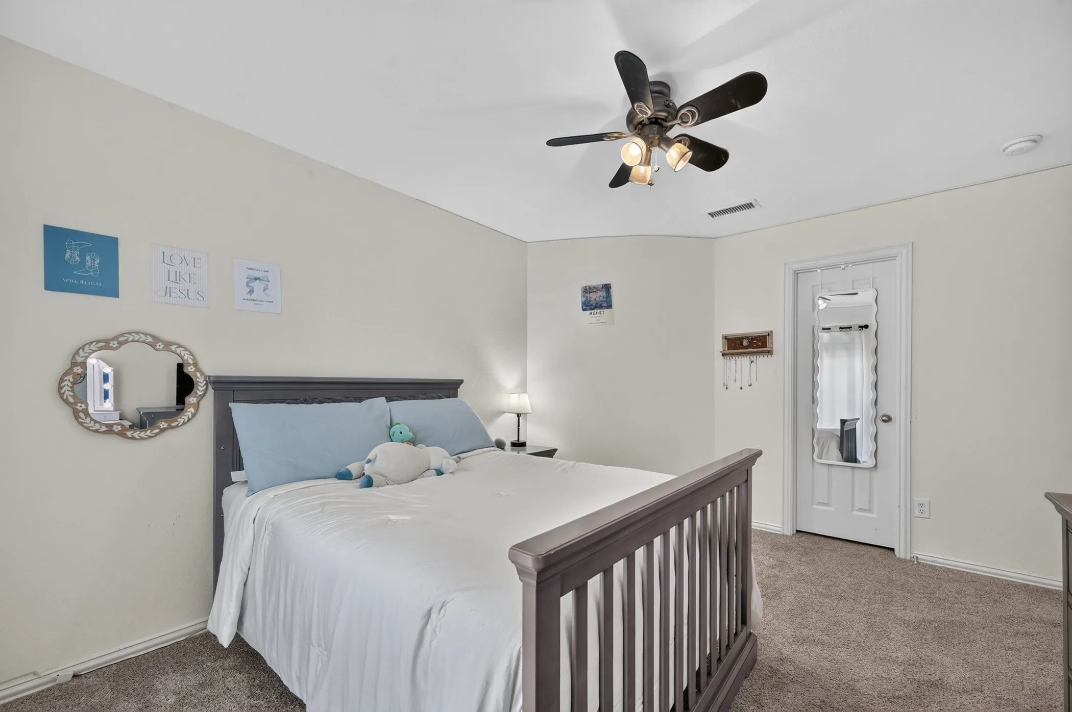 Single Family Residence For Sale in Denton County , 1900 Creek Bend Drive, Corinth, Texas 76208, 5 Bedroom, 4 Bathroom, 3 Garage spaces, 3,782 Sqft, built in 2004, mls#21370734, Real Estate Agent in Corinth, Homes For Sale in Denton county, Homes For Sale in Corinth, Realtor in Corinth Texas, Real Estate Brokerage Independent Realty Texas, Luminita Cordes Realtor