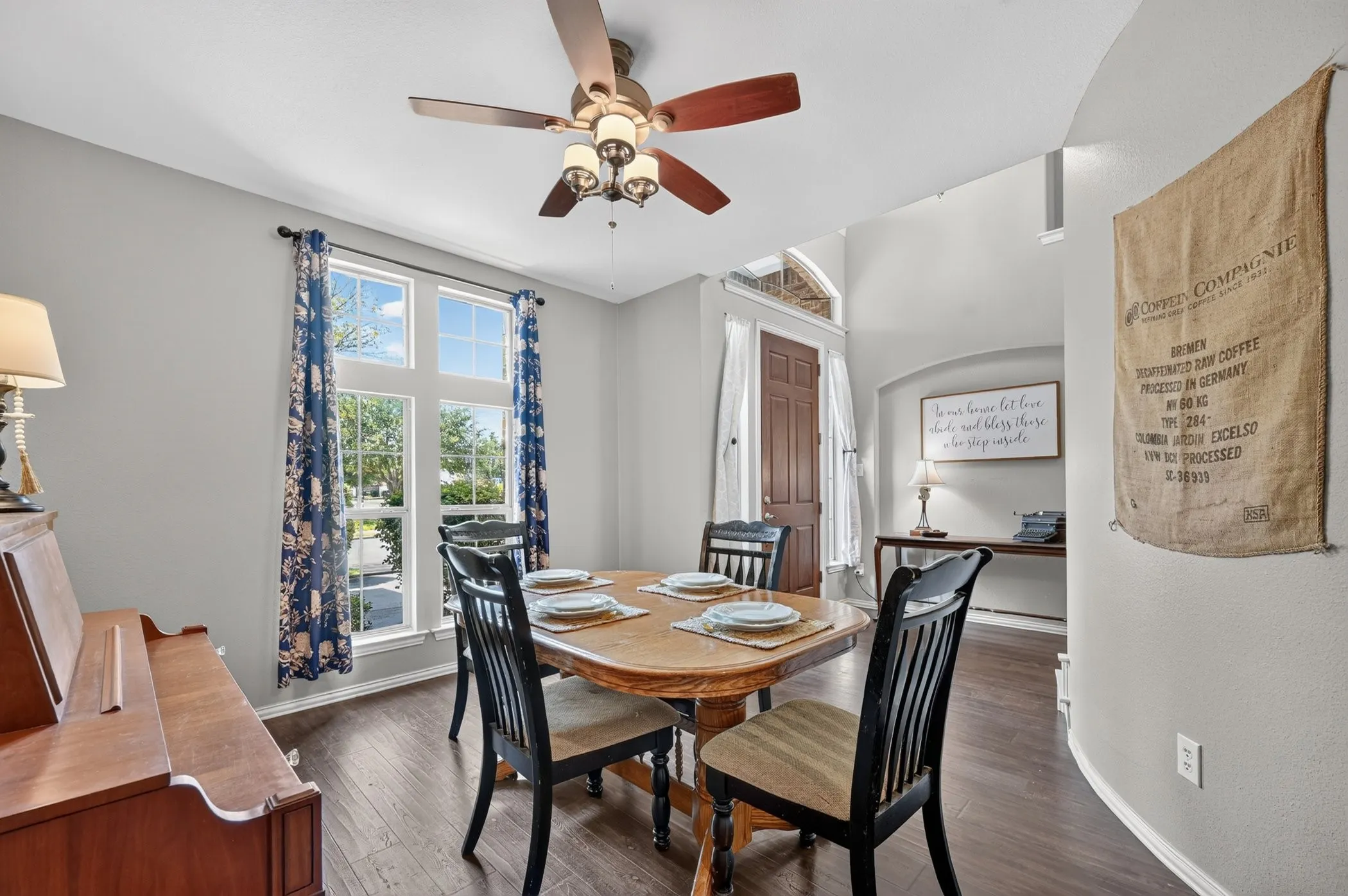 Single Family Residence For Sale in Denton County , 1900 Creek Bend Drive, Corinth, Texas 76208, 5 Bedroom, 4 Bathroom, 3 Garage spaces, 3,782 Sqft, built in 2004, mls#21370734, Real Estate Agent in Corinth, Homes For Sale in Denton county, Homes For Sale in Corinth, Realtor in Corinth Texas, Real Estate Brokerage Independent Realty Texas, Luminita Cordes Realtor
