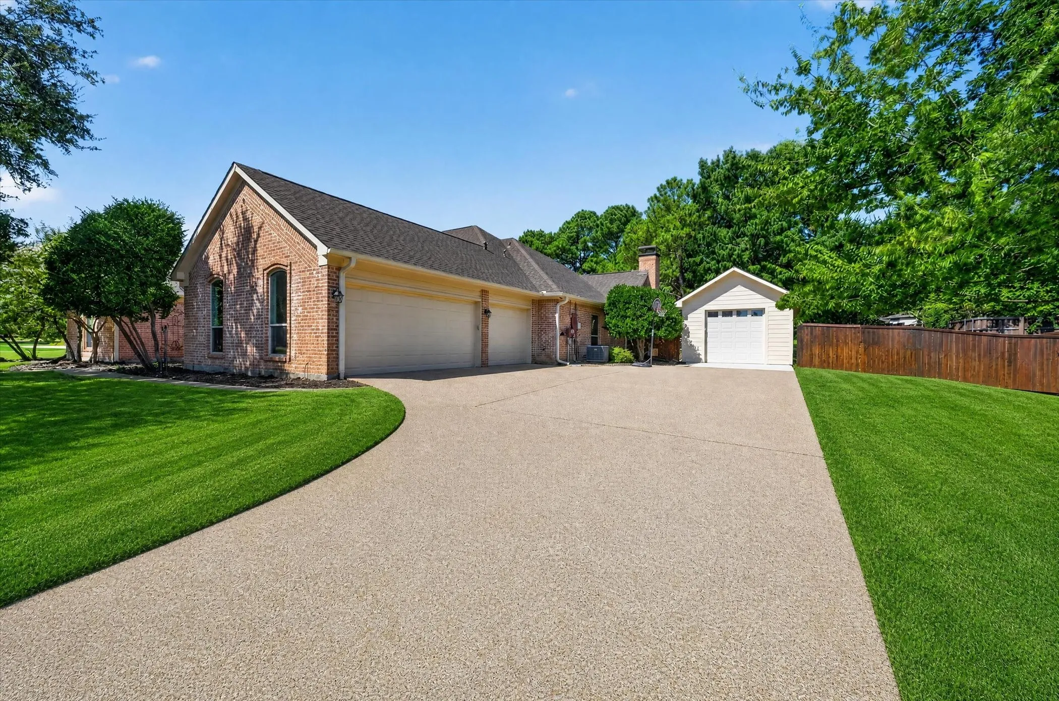 Single Family Residence For Sale in Denton County , 4901 Forest Hill Drive, Flower Mound, Texas 75028, 5 Bedroom, 3 Bathroom, 4 Garage spaces, 3,296 Sqft, built in 1992, mls#21369790, Real Estate Agent in Flower Mound, Homes For Sale in Denton county, Homes For Sale in Flower Mound, Realtor in Flower Mound Texas, Real Estate Brokerage Independent Realty Texas, Luminita Cordes Realtor