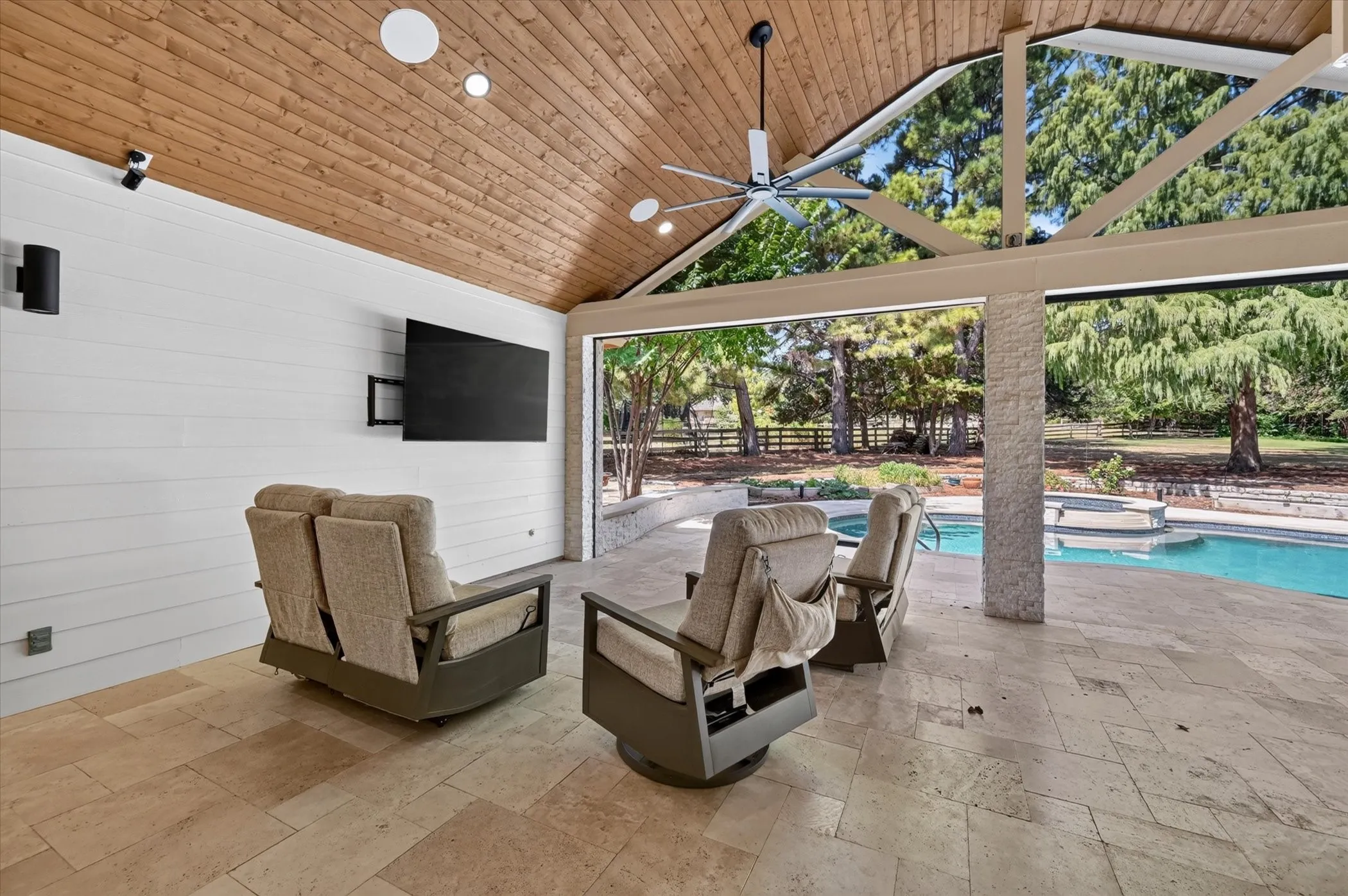 Single Family Residence For Sale in Denton County , 4901 Forest Hill Drive, Flower Mound, Texas 75028, 5 Bedroom, 3 Bathroom, 4 Garage spaces, 3,296 Sqft, built in 1992, mls#21369790, Real Estate Agent in Flower Mound, Homes For Sale in Denton county, Homes For Sale in Flower Mound, Realtor in Flower Mound Texas, Real Estate Brokerage Independent Realty Texas, Luminita Cordes Realtor