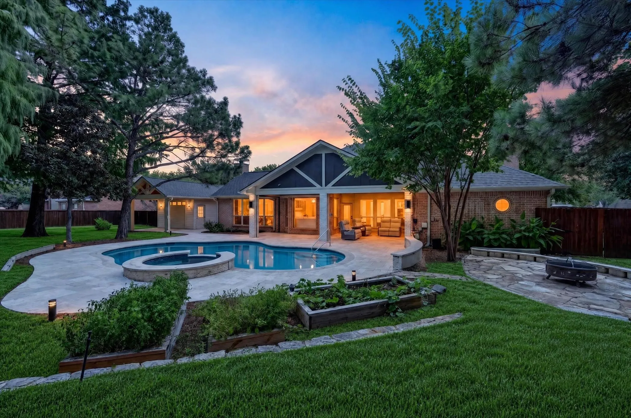Single Family Residence For Sale in Denton County , 4901 Forest Hill Drive, Flower Mound, Texas 75028, 5 Bedroom, 3 Bathroom, 4 Garage spaces, 3,296 Sqft, built in 1992, mls#21369790, Real Estate Agent in Flower Mound, Homes For Sale in Denton county, Homes For Sale in Flower Mound, Realtor in Flower Mound Texas, Real Estate Brokerage Independent Realty Texas, Luminita Cordes Realtor
