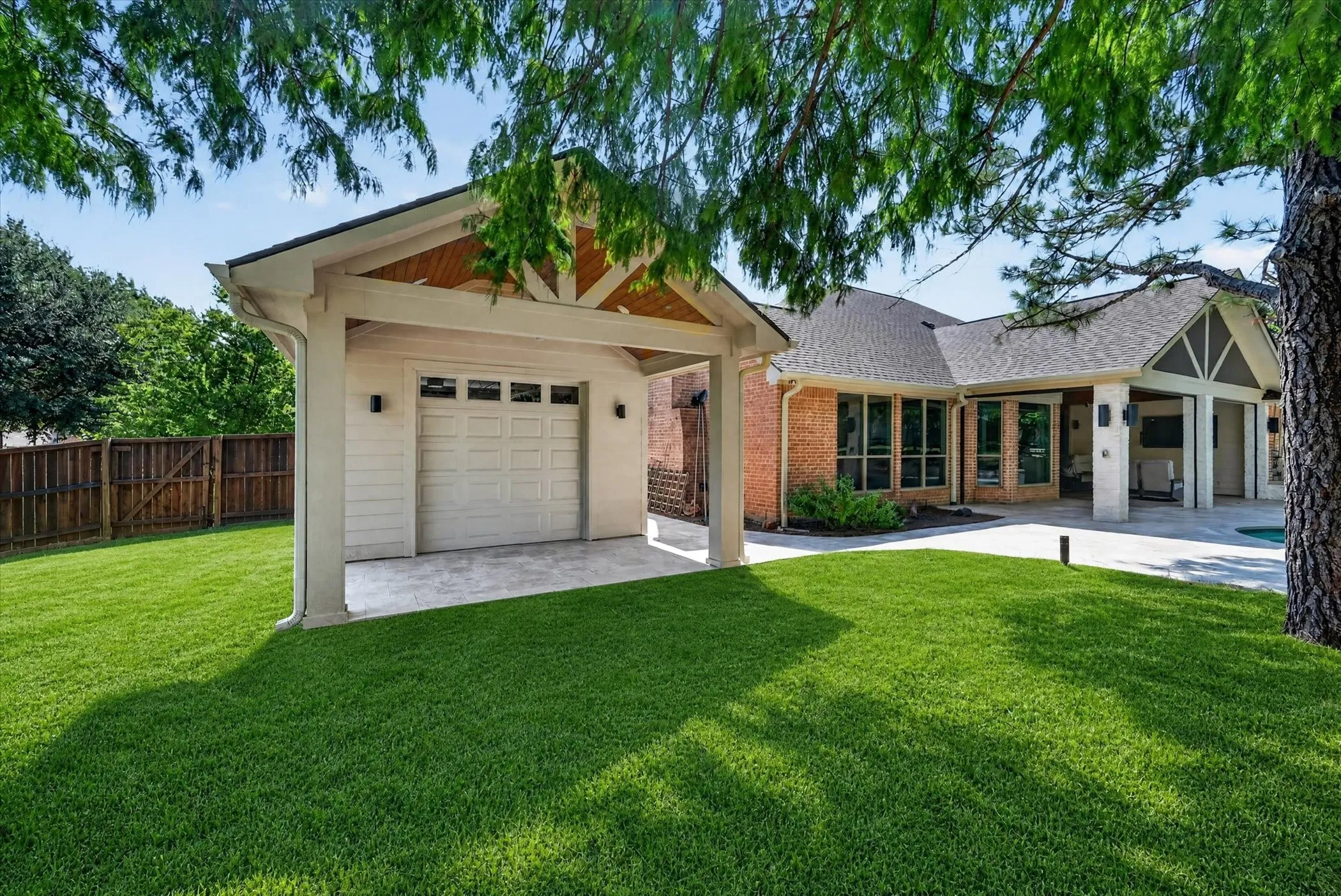 Single Family Residence For Sale in Denton County , 4901 Forest Hill Drive, Flower Mound, Texas 75028, 5 Bedroom, 3 Bathroom, 4 Garage spaces, 3,296 Sqft, built in 1992, mls#21369790, Real Estate Agent in Flower Mound, Homes For Sale in Denton county, Homes For Sale in Flower Mound, Realtor in Flower Mound Texas, Real Estate Brokerage Independent Realty Texas, Luminita Cordes Realtor