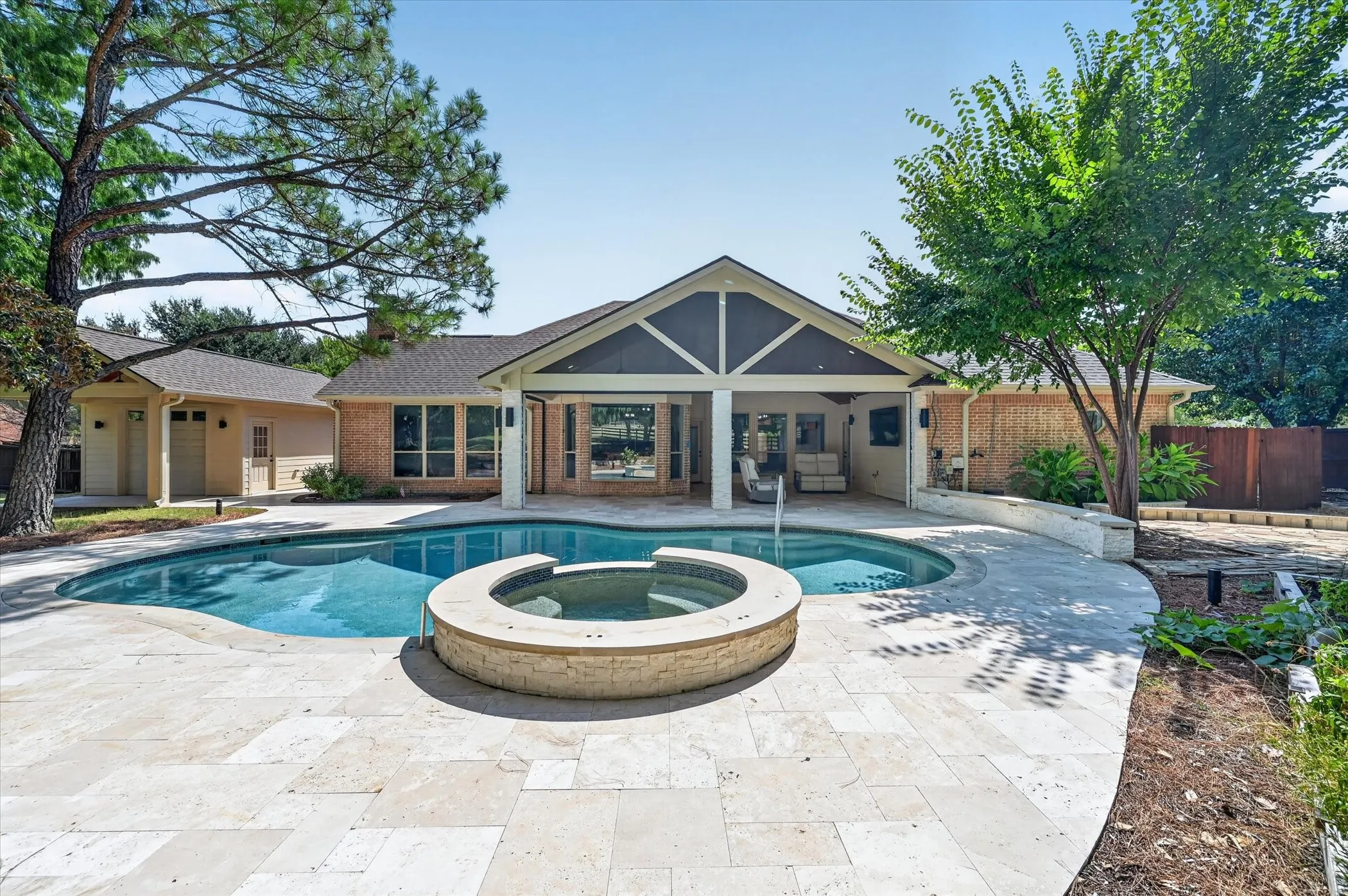 Single Family Residence For Sale in Denton County , 4901 Forest Hill Drive, Flower Mound, Texas 75028, 5 Bedroom, 3 Bathroom, 4 Garage spaces, 3,296 Sqft, built in 1992, mls#21369790, Real Estate Agent in Flower Mound, Homes For Sale in Denton county, Homes For Sale in Flower Mound, Realtor in Flower Mound Texas, Real Estate Brokerage Independent Realty Texas, Luminita Cordes Realtor
