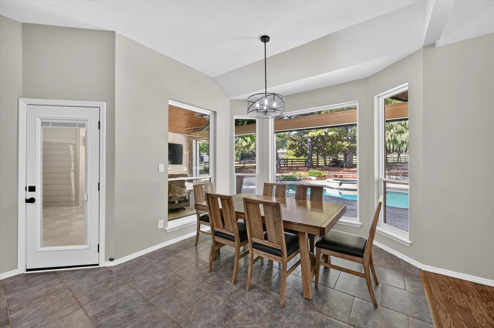 Single Family Residence For Sale in Denton County , 4901 Forest Hill Drive, Flower Mound, Texas 75028, 5 Bedroom, 3 Bathroom, 4 Garage spaces, 3,296 Sqft, built in 1992, mls#21369790, Real Estate Agent in Flower Mound, Homes For Sale in Denton county, Homes For Sale in Flower Mound, Realtor in Flower Mound Texas, Real Estate Brokerage Independent Realty Texas, Luminita Cordes Realtor