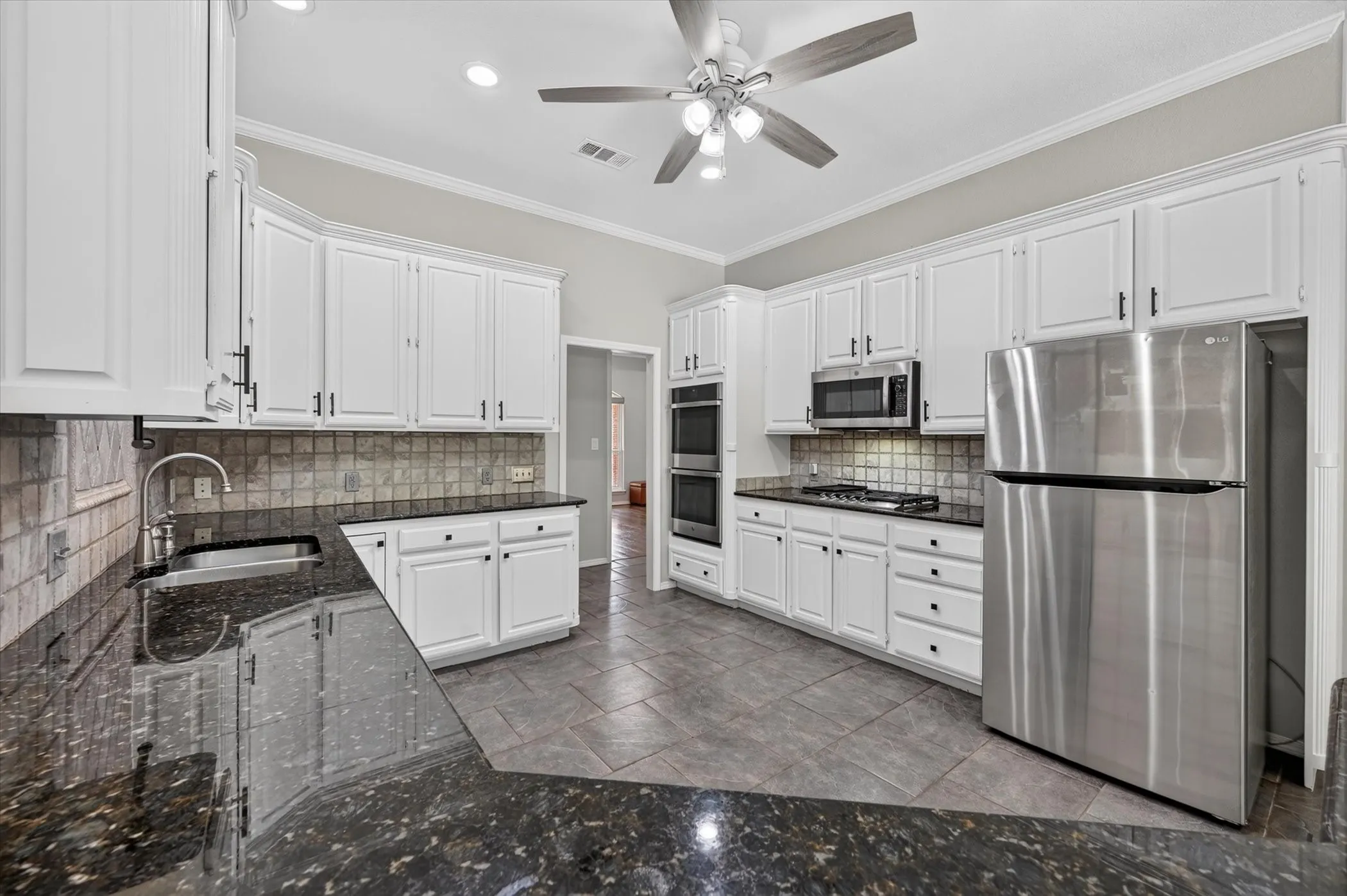 Single Family Residence For Sale in Denton County , 4901 Forest Hill Drive, Flower Mound, Texas 75028, 5 Bedroom, 3 Bathroom, 4 Garage spaces, 3,296 Sqft, built in 1992, mls#21369790, Real Estate Agent in Flower Mound, Homes For Sale in Denton county, Homes For Sale in Flower Mound, Realtor in Flower Mound Texas, Real Estate Brokerage Independent Realty Texas, Luminita Cordes Realtor