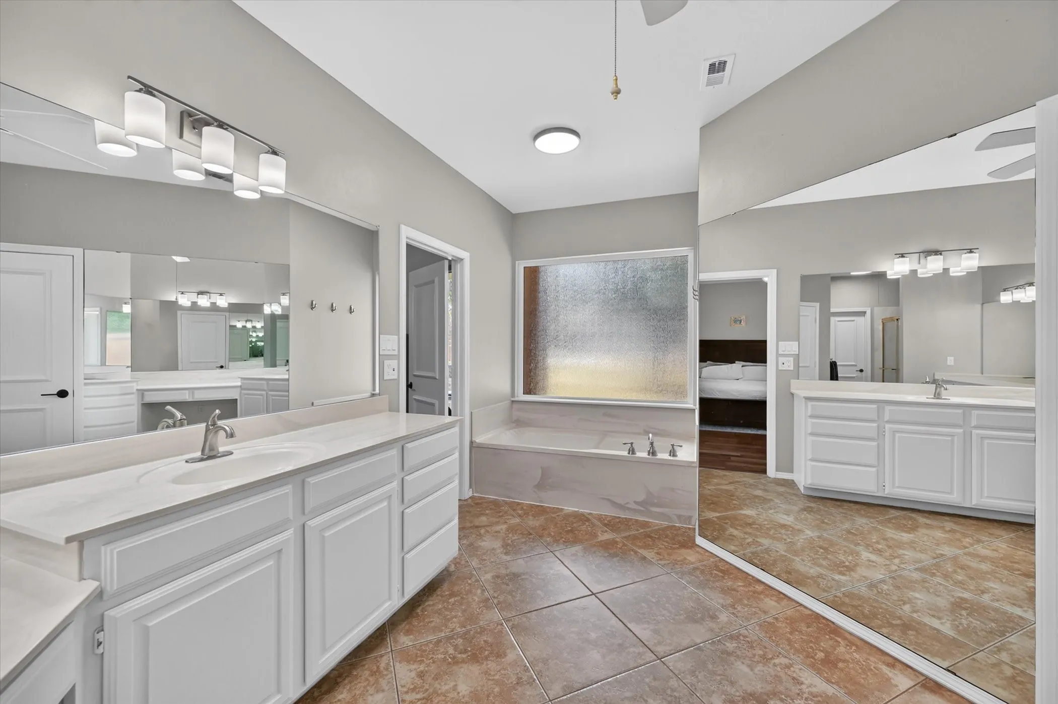 Single Family Residence For Sale in Denton County , 4901 Forest Hill Drive, Flower Mound, Texas 75028, 5 Bedroom, 3 Bathroom, 4 Garage spaces, 3,296 Sqft, built in 1992, mls#21369790, Real Estate Agent in Flower Mound, Homes For Sale in Denton county, Homes For Sale in Flower Mound, Realtor in Flower Mound Texas, Real Estate Brokerage Independent Realty Texas, Luminita Cordes Realtor
