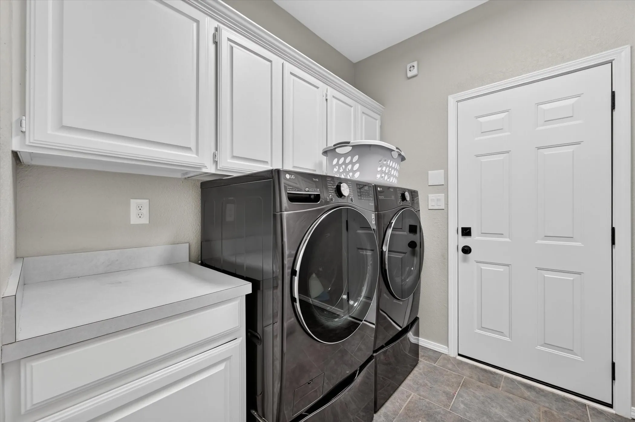 Single Family Residence For Sale in Denton County , 4901 Forest Hill Drive, Flower Mound, Texas 75028, 5 Bedroom, 3 Bathroom, 4 Garage spaces, 3,296 Sqft, built in 1992, mls#21369790, Real Estate Agent in Flower Mound, Homes For Sale in Denton county, Homes For Sale in Flower Mound, Realtor in Flower Mound Texas, Real Estate Brokerage Independent Realty Texas, Luminita Cordes Realtor