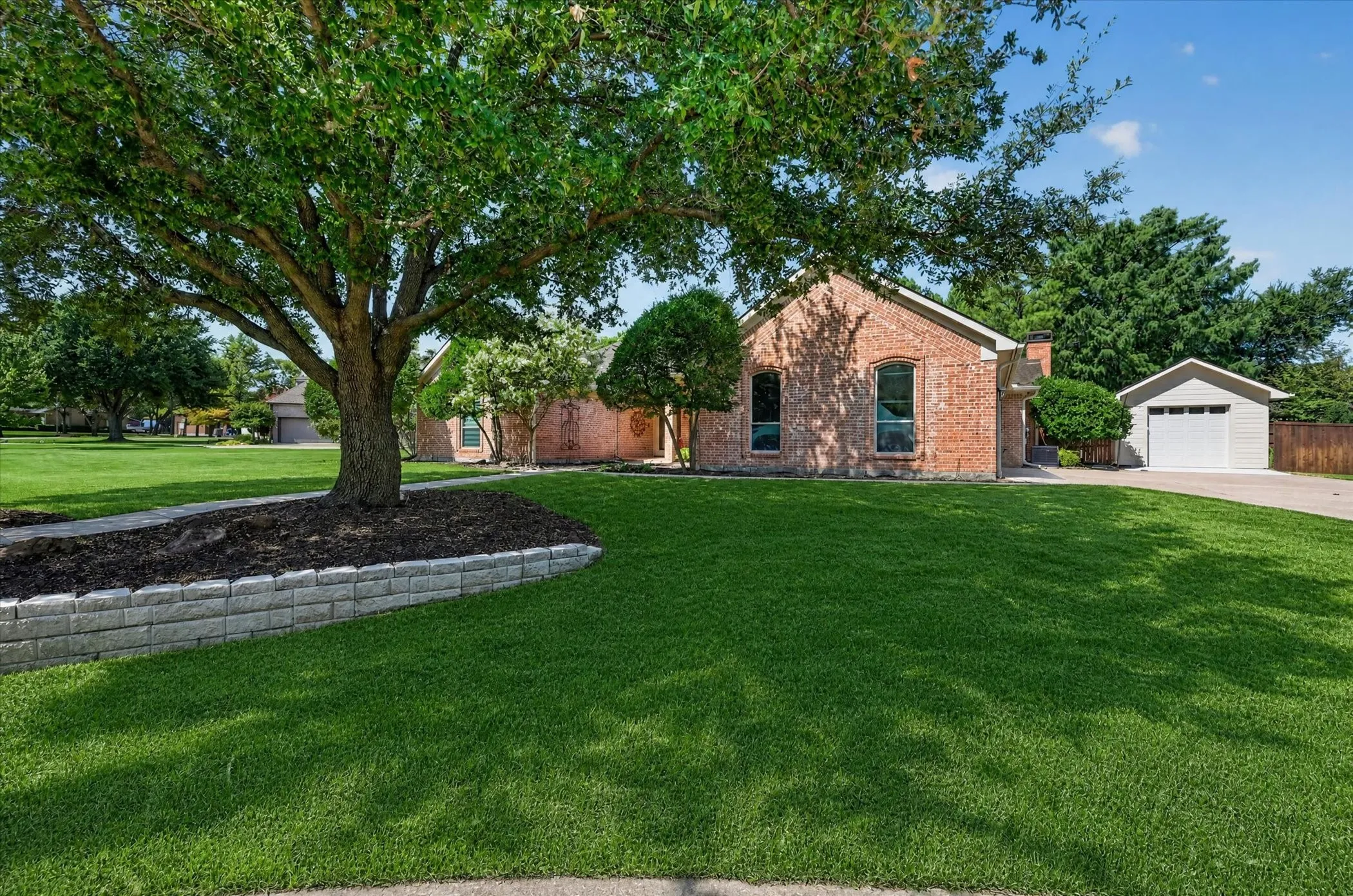 Single Family Residence For Sale in Denton County , 4901 Forest Hill Drive, Flower Mound, Texas 75028, 5 Bedroom, 3 Bathroom, 4 Garage spaces, 3,296 Sqft, built in 1992, mls#21369790, Real Estate Agent in Flower Mound, Homes For Sale in Denton county, Homes For Sale in Flower Mound, Realtor in Flower Mound Texas, Real Estate Brokerage Independent Realty Texas, Luminita Cordes Realtor