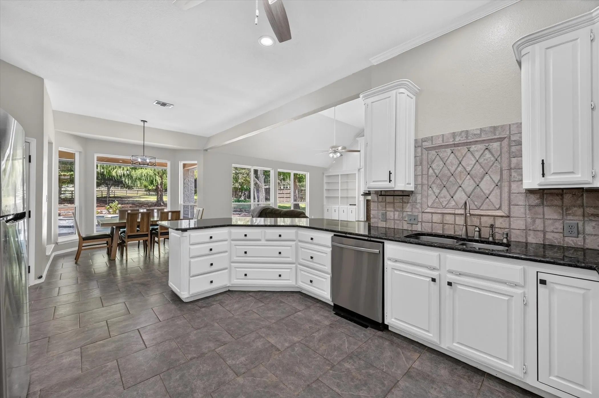 Single Family Residence For Sale in Denton County , 4901 Forest Hill Drive, Flower Mound, Texas 75028, 5 Bedroom, 3 Bathroom, 4 Garage spaces, 3,296 Sqft, built in 1992, mls#21369790, Real Estate Agent in Flower Mound, Homes For Sale in Denton county, Homes For Sale in Flower Mound, Realtor in Flower Mound Texas, Real Estate Brokerage Independent Realty Texas, Luminita Cordes Realtor