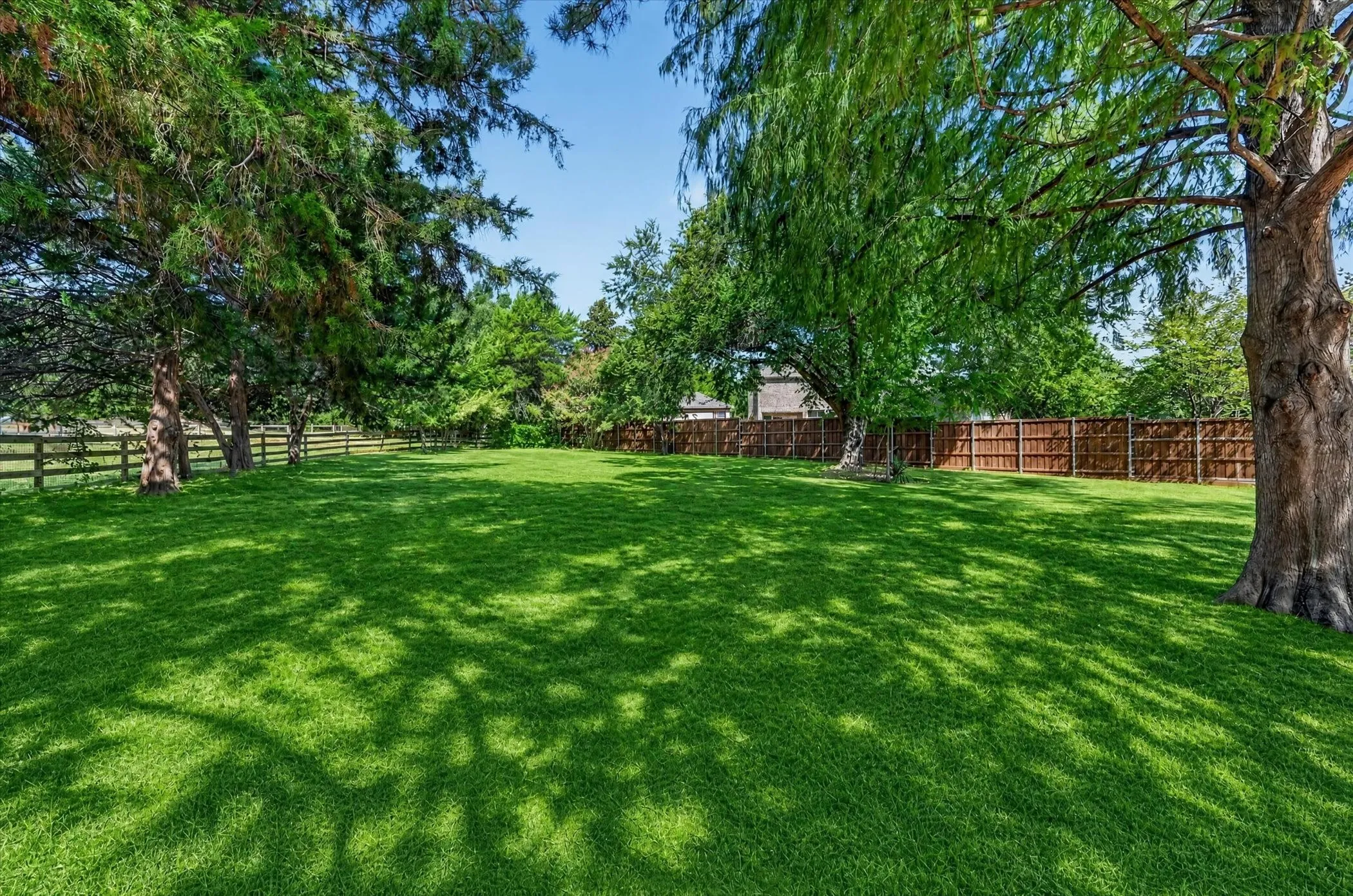 Single Family Residence For Sale in Denton County , 4901 Forest Hill Drive, Flower Mound, Texas 75028, 5 Bedroom, 3 Bathroom, 4 Garage spaces, 3,296 Sqft, built in 1992, mls#21369790, Real Estate Agent in Flower Mound, Homes For Sale in Denton county, Homes For Sale in Flower Mound, Realtor in Flower Mound Texas, Real Estate Brokerage Independent Realty Texas, Luminita Cordes Realtor