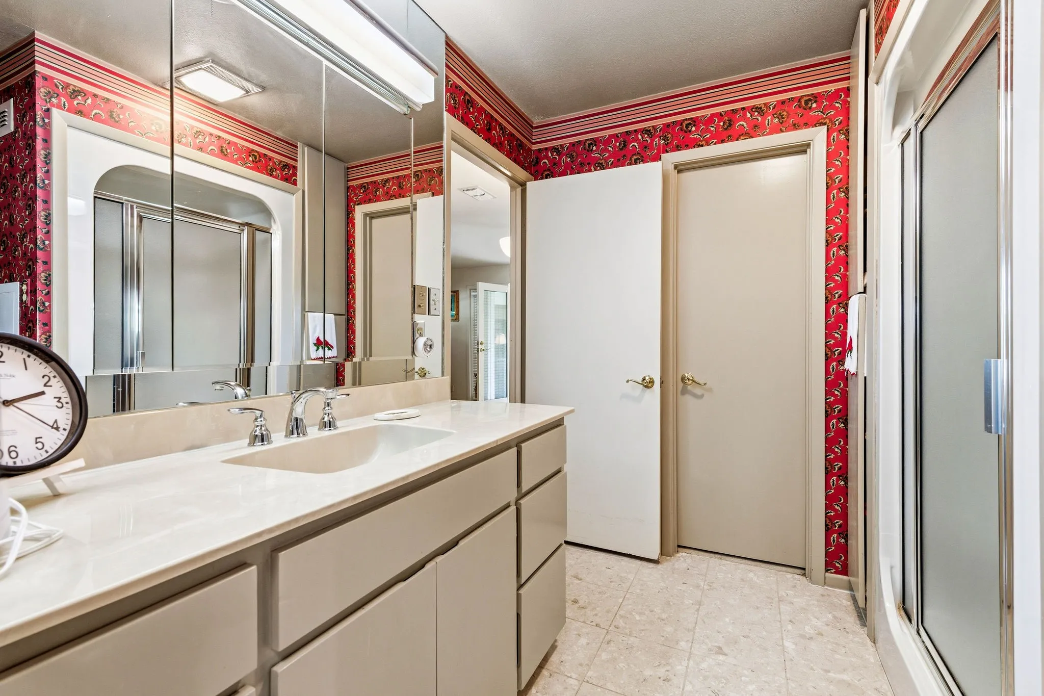 Single Family Residence For Sale in Taylor County , 3165 Hayter Road, Abilene, Texas 79601, 3 Bedroom, 2 Bathroom, 4 Garage spaces, 3,957 Sqft, built in 1974, mls#21369778, Real Estate Agent in Abilene, Homes For Sale in Taylor county, Homes For Sale in Abilene, Realtor in Abilene Texas, Real Estate Brokerage Independent Realty Texas, Luminita Cordes Realtor