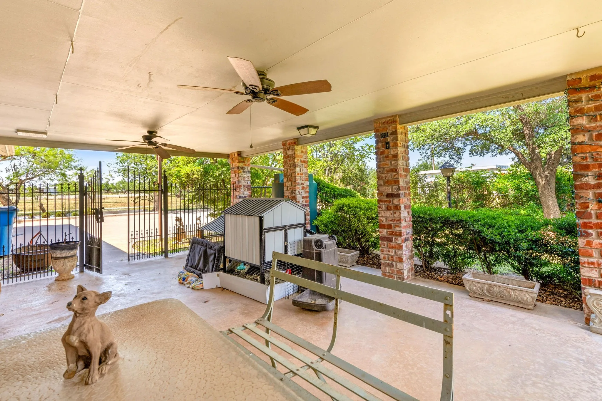 Single Family Residence For Sale in Taylor County , 3165 Hayter Road, Abilene, Texas 79601, 3 Bedroom, 2 Bathroom, 4 Garage spaces, 3,957 Sqft, built in 1974, mls#21369778, Real Estate Agent in Abilene, Homes For Sale in Taylor county, Homes For Sale in Abilene, Realtor in Abilene Texas, Real Estate Brokerage Independent Realty Texas, Luminita Cordes Realtor