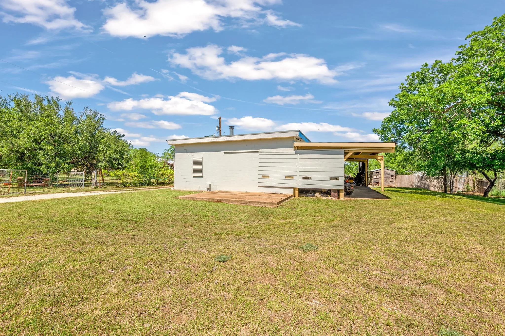 Single Family Residence For Sale in Taylor County , 3165 Hayter Road, Abilene, Texas 79601, 3 Bedroom, 2 Bathroom, 4 Garage spaces, 3,957 Sqft, built in 1974, mls#21369778, Real Estate Agent in Abilene, Homes For Sale in Taylor county, Homes For Sale in Abilene, Realtor in Abilene Texas, Real Estate Brokerage Independent Realty Texas, Luminita Cordes Realtor