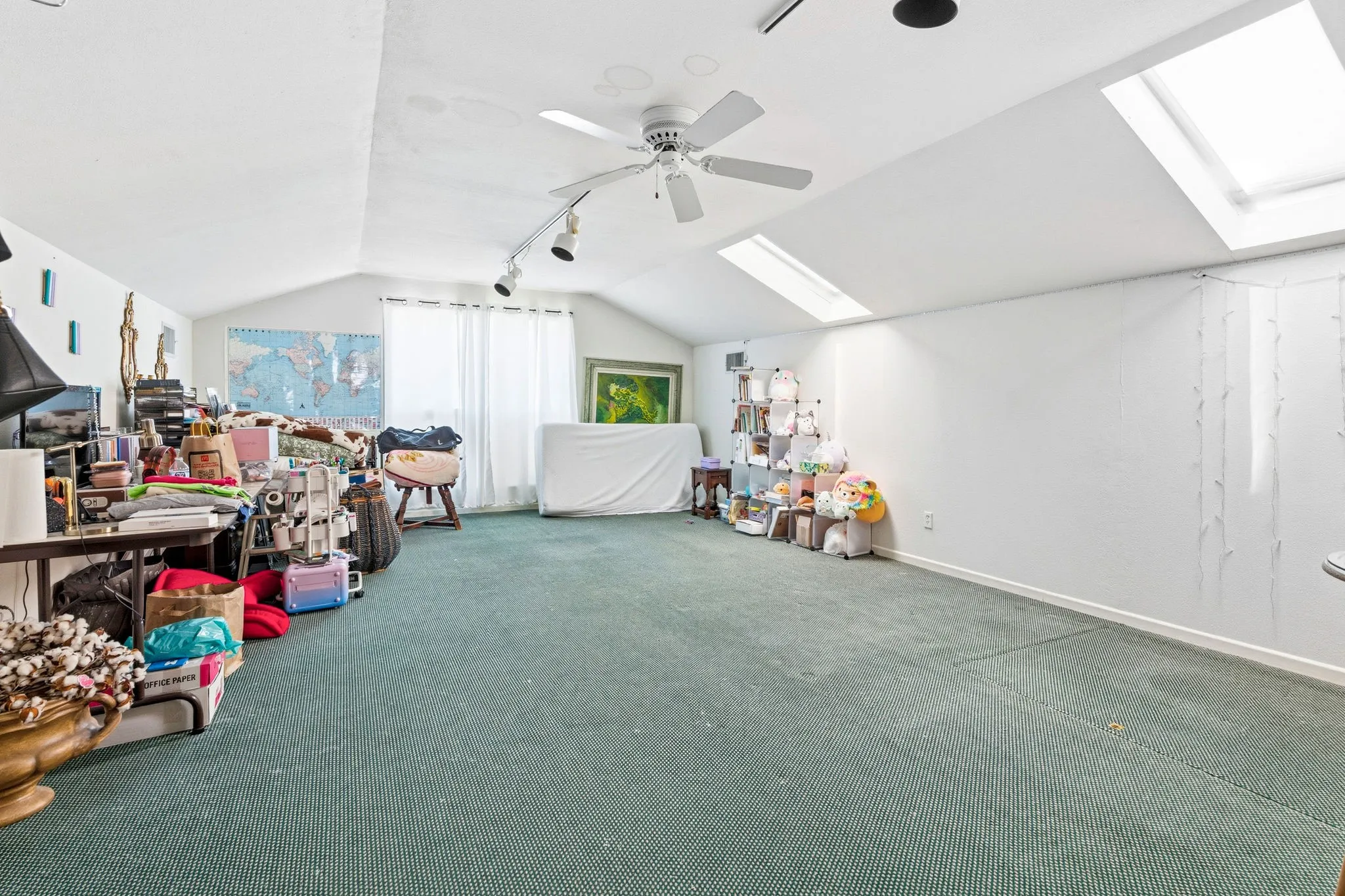 Single Family Residence For Sale in Taylor County , 3165 Hayter Road, Abilene, Texas 79601, 3 Bedroom, 2 Bathroom, 4 Garage spaces, 3,957 Sqft, built in 1974, mls#21369778, Real Estate Agent in Abilene, Homes For Sale in Taylor county, Homes For Sale in Abilene, Realtor in Abilene Texas, Real Estate Brokerage Independent Realty Texas, Luminita Cordes Realtor