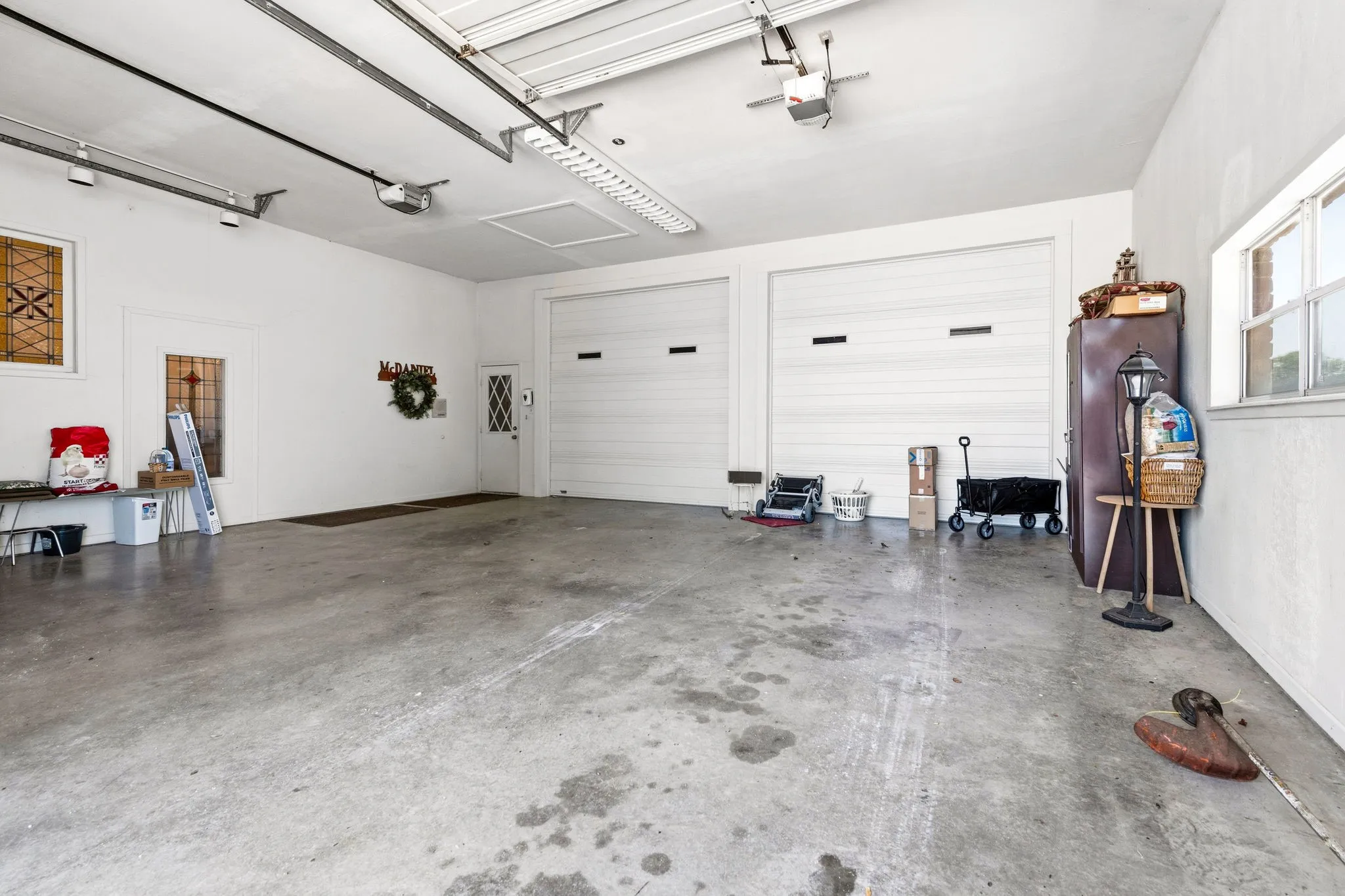 Single Family Residence For Sale in Taylor County , 3165 Hayter Road, Abilene, Texas 79601, 3 Bedroom, 2 Bathroom, 4 Garage spaces, 3,957 Sqft, built in 1974, mls#21369778, Real Estate Agent in Abilene, Homes For Sale in Taylor county, Homes For Sale in Abilene, Realtor in Abilene Texas, Real Estate Brokerage Independent Realty Texas, Luminita Cordes Realtor