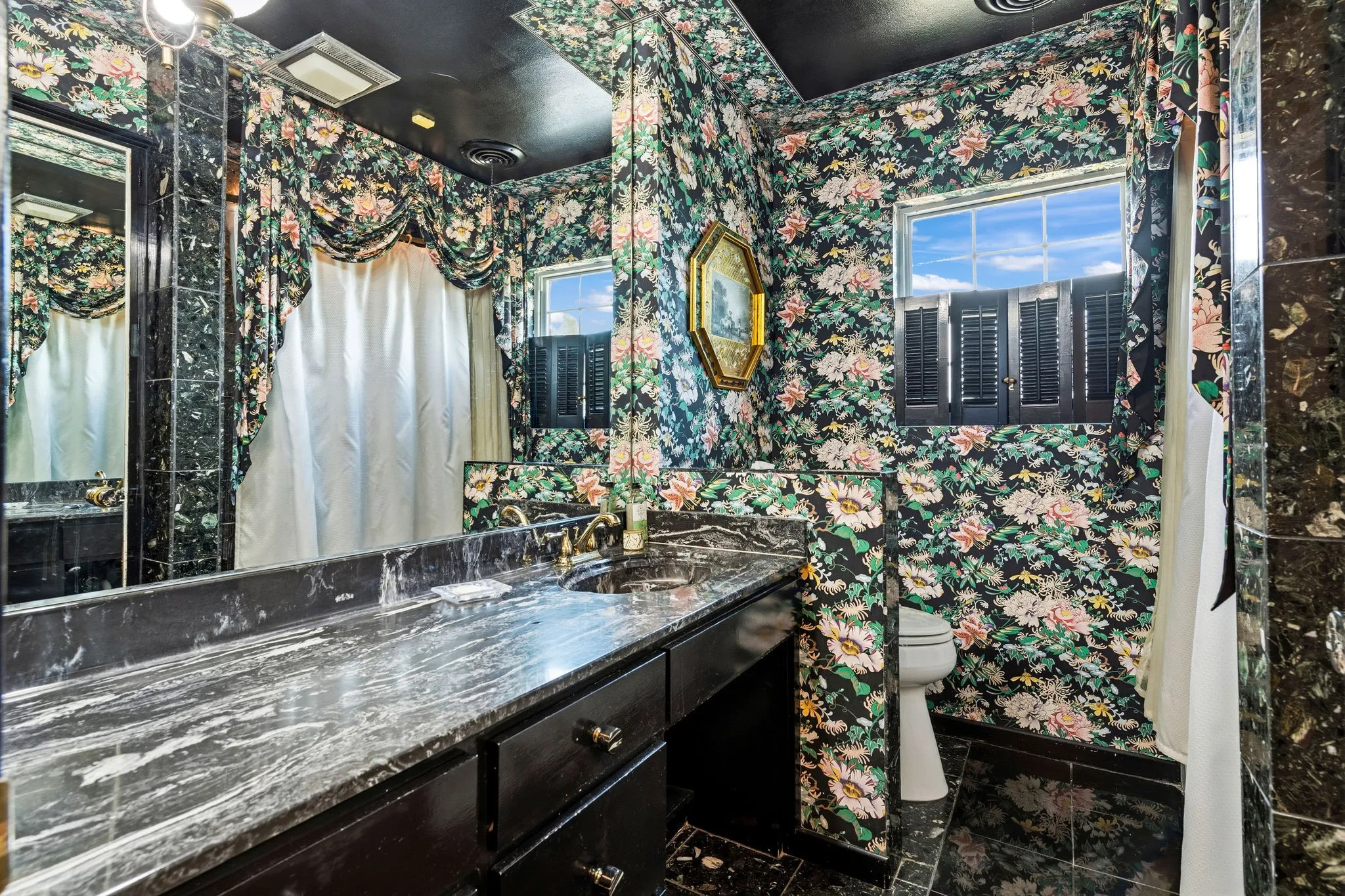 Single Family Residence For Sale in Taylor County , 3165 Hayter Road, Abilene, Texas 79601, 3 Bedroom, 2 Bathroom, 4 Garage spaces, 3,957 Sqft, built in 1974, mls#21369778, Real Estate Agent in Abilene, Homes For Sale in Taylor county, Homes For Sale in Abilene, Realtor in Abilene Texas, Real Estate Brokerage Independent Realty Texas, Luminita Cordes Realtor