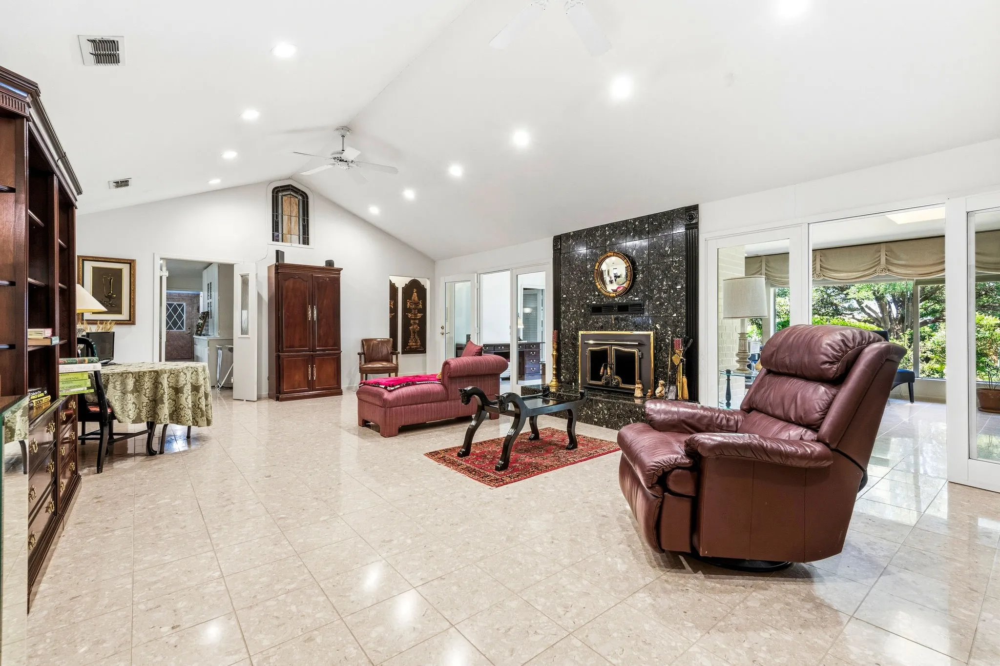 Single Family Residence For Sale in Taylor County , 3165 Hayter Road, Abilene, Texas 79601, 3 Bedroom, 2 Bathroom, 4 Garage spaces, 3,957 Sqft, built in 1974, mls#21369778, Real Estate Agent in Abilene, Homes For Sale in Taylor county, Homes For Sale in Abilene, Realtor in Abilene Texas, Real Estate Brokerage Independent Realty Texas, Luminita Cordes Realtor