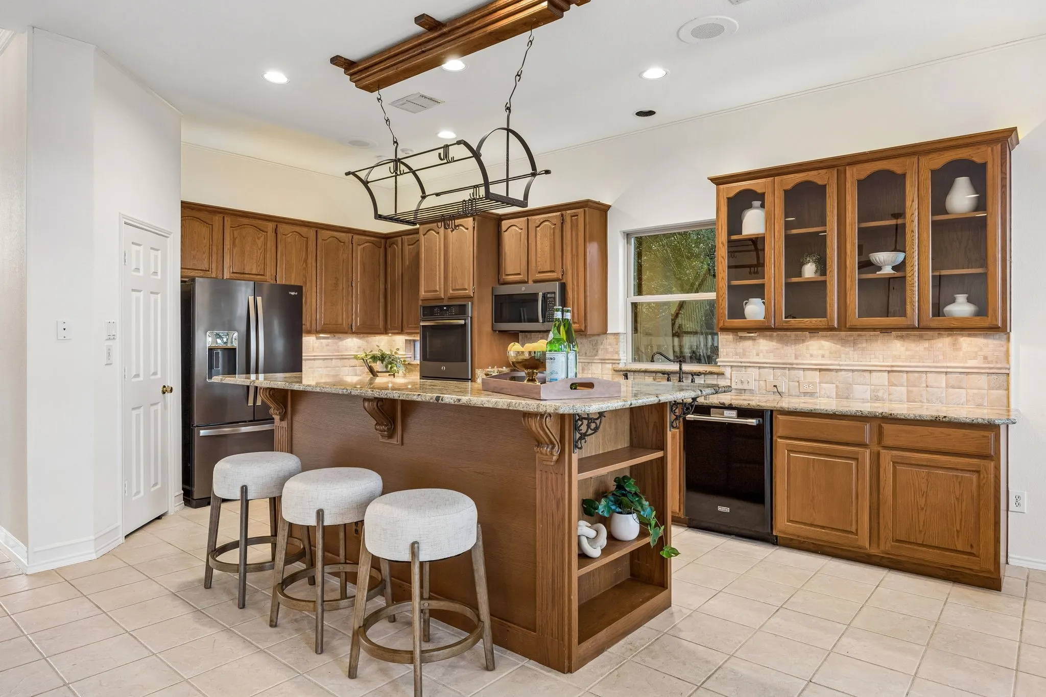 Single Family Residence For Sale in Rockwall County , 9910 Lincolnshire Lane, Rockwall, Texas 75087, 4 Bedroom, 3 Bathroom, 2 Garage spaces, 3,549 Sqft, built in 1995, mls#21370263, Real Estate Agent in Rockwall, Homes For Sale in Rockwall county, Homes For Sale in Rockwall, Realtor in Rockwall Texas, Real Estate Brokerage Independent Realty Texas, Luminita Cordes Realtor