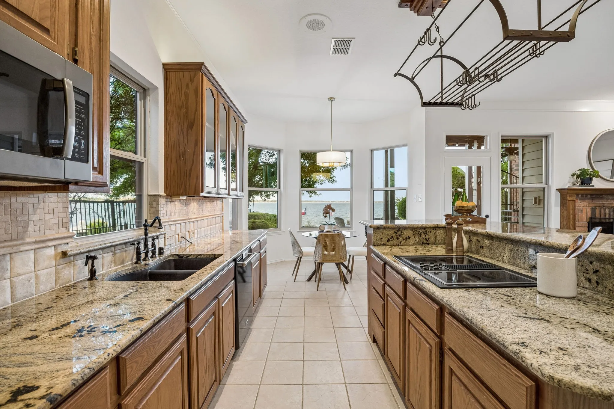 Single Family Residence For Sale in Rockwall County , 9910 Lincolnshire Lane, Rockwall, Texas 75087, 4 Bedroom, 3 Bathroom, 2 Garage spaces, 3,549 Sqft, built in 1995, mls#21370263, Real Estate Agent in Rockwall, Homes For Sale in Rockwall county, Homes For Sale in Rockwall, Realtor in Rockwall Texas, Real Estate Brokerage Independent Realty Texas, Luminita Cordes Realtor