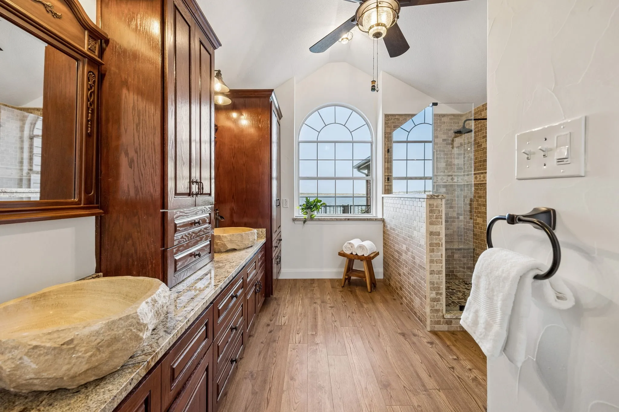 Single Family Residence For Sale in Rockwall County , 9910 Lincolnshire Lane, Rockwall, Texas 75087, 4 Bedroom, 3 Bathroom, 2 Garage spaces, 3,549 Sqft, built in 1995, mls#21370263, Real Estate Agent in Rockwall, Homes For Sale in Rockwall county, Homes For Sale in Rockwall, Realtor in Rockwall Texas, Real Estate Brokerage Independent Realty Texas, Luminita Cordes Realtor