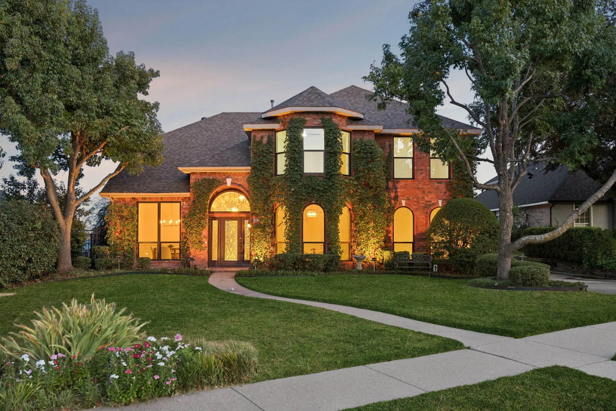 Single Family Residence For Sale in Rockwall County , 9910 Lincolnshire Lane, Rockwall, Texas 75087, 4 Bedroom, 3 Bathroom, 2 Garage spaces, 3,549 Sqft, built in 1995, mls#21370263, Real Estate Agent in Rockwall, Homes For Sale in Rockwall county, Homes For Sale in Rockwall, Realtor in Rockwall Texas, Real Estate Brokerage Independent Realty Texas, Luminita Cordes Realtor