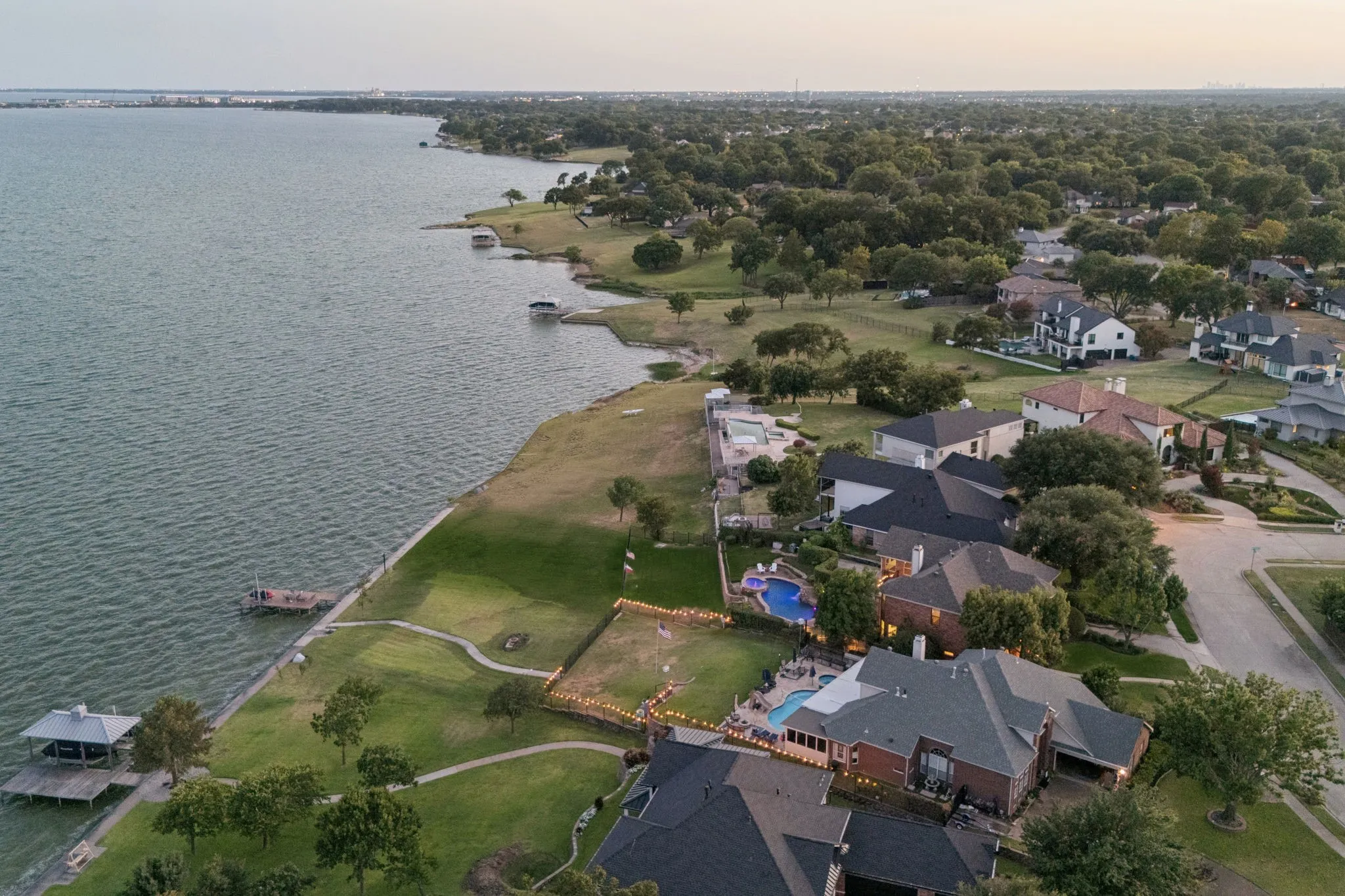 Single Family Residence For Sale in Rockwall County , 9910 Lincolnshire Lane, Rockwall, Texas 75087, 4 Bedroom, 3 Bathroom, 2 Garage spaces, 3,549 Sqft, built in 1995, mls#21370263, Real Estate Agent in Rockwall, Homes For Sale in Rockwall county, Homes For Sale in Rockwall, Realtor in Rockwall Texas, Real Estate Brokerage Independent Realty Texas, Luminita Cordes Realtor
