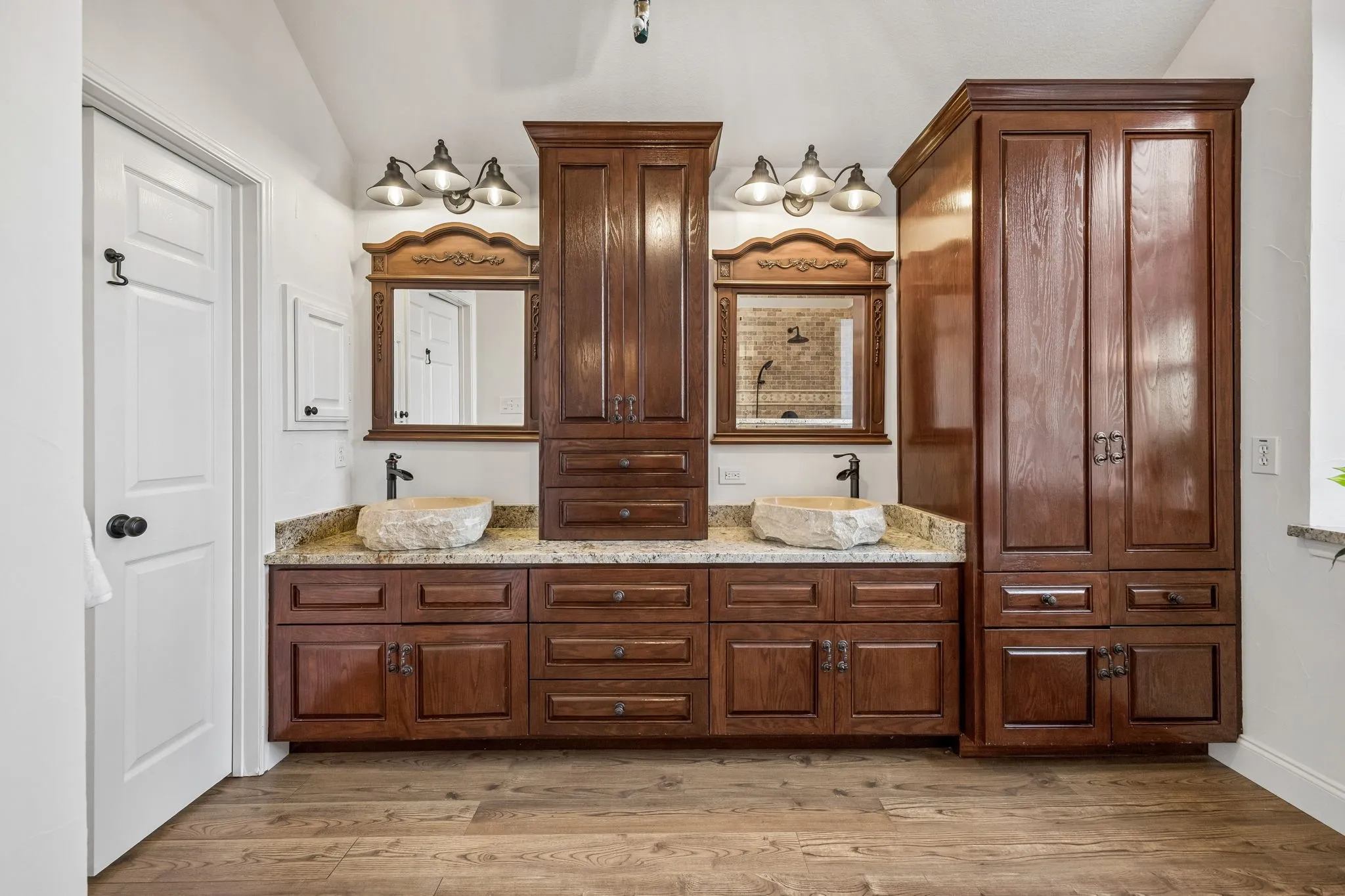 Single Family Residence For Sale in Rockwall County , 9910 Lincolnshire Lane, Rockwall, Texas 75087, 4 Bedroom, 3 Bathroom, 2 Garage spaces, 3,549 Sqft, built in 1995, mls#21370263, Real Estate Agent in Rockwall, Homes For Sale in Rockwall county, Homes For Sale in Rockwall, Realtor in Rockwall Texas, Real Estate Brokerage Independent Realty Texas, Luminita Cordes Realtor