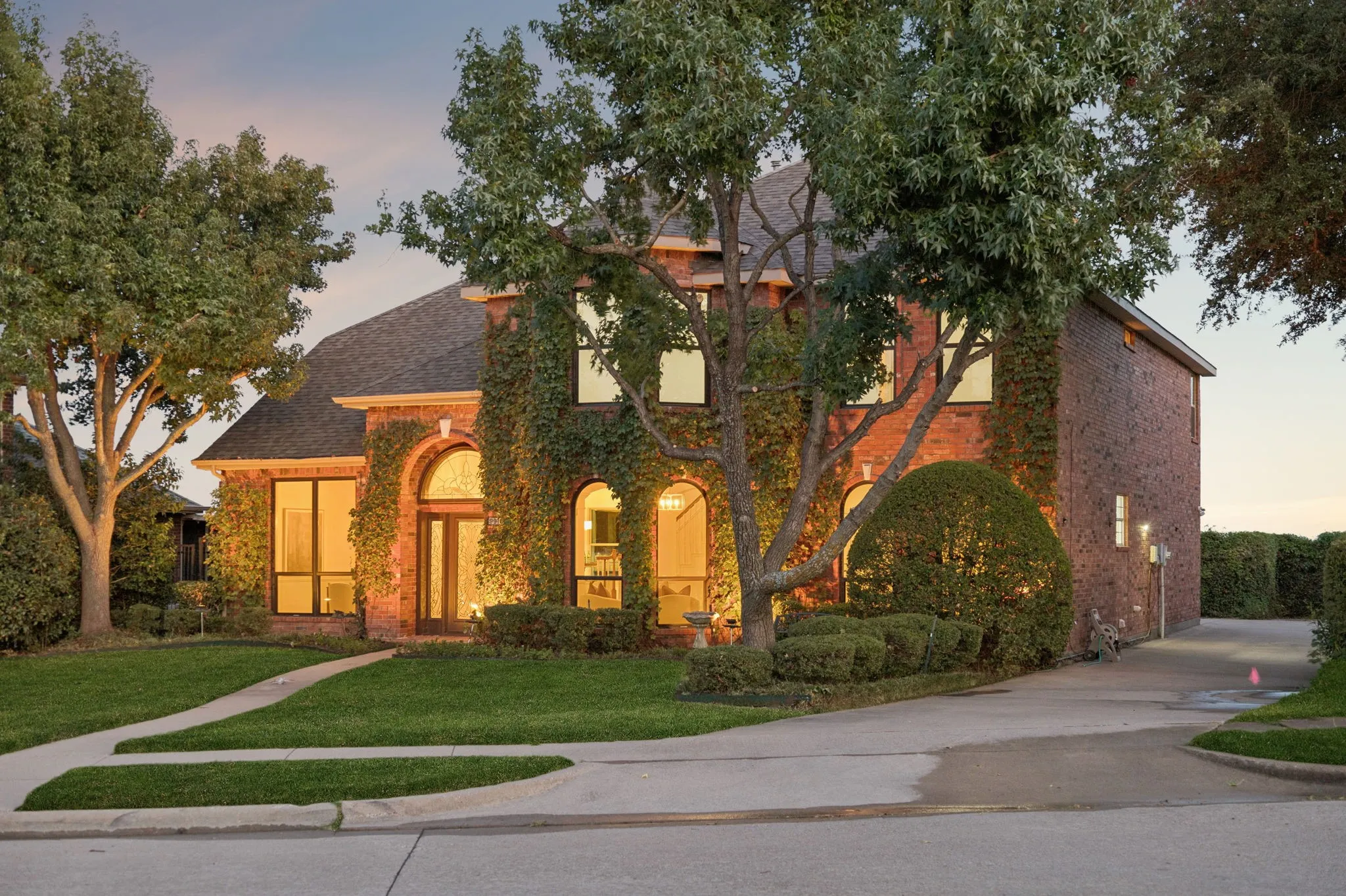 Single Family Residence For Sale in Rockwall County , 9910 Lincolnshire Lane, Rockwall, Texas 75087, 4 Bedroom, 3 Bathroom, 2 Garage spaces, 3,549 Sqft, built in 1995, mls#21370263, Real Estate Agent in Rockwall, Homes For Sale in Rockwall county, Homes For Sale in Rockwall, Realtor in Rockwall Texas, Real Estate Brokerage Independent Realty Texas, Luminita Cordes Realtor