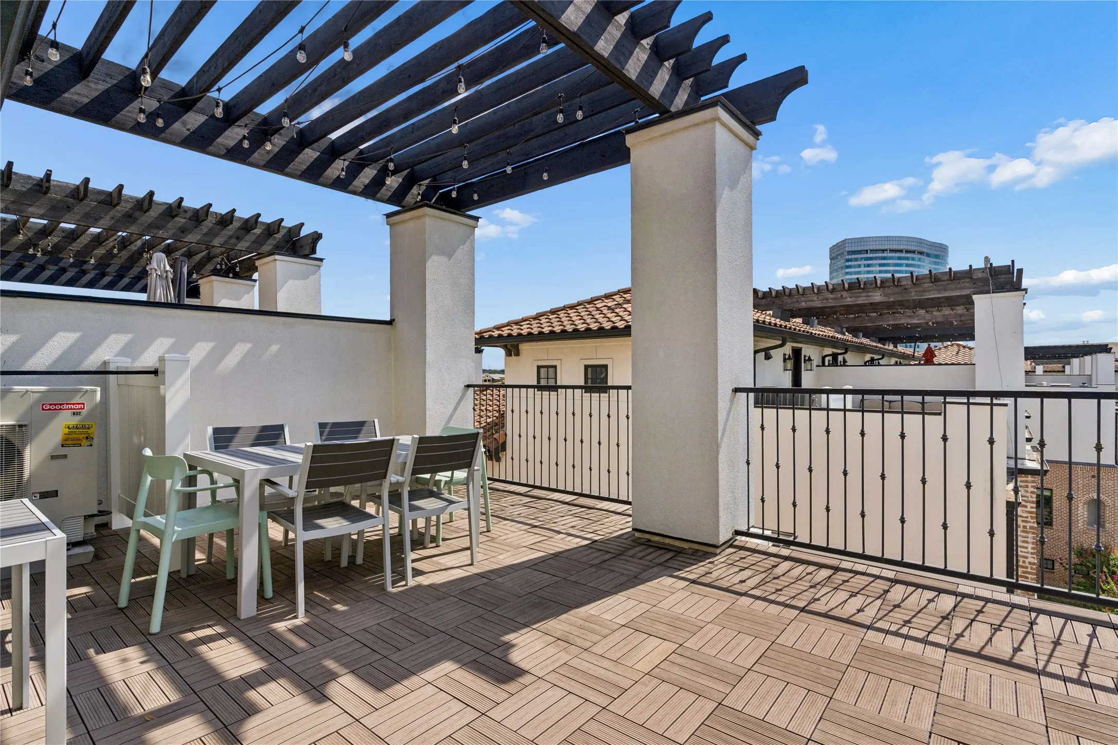 Townhouse For Rent in Dallas County , 5215 Weiss Lane, Irving, Texas 75039, 3 Bedroom, 4 Bathroom, 2 Garage spaces, 2,307 Sqft, built in 2015, mls#21369226, Real Estate Agent in Irving, Homes For Rent in Dallas county, Homes For Rent in Irving, Realtor in Irving Texas, Real Estate Brokerage Independent Realty Texas, Luminita Cordes Realtor