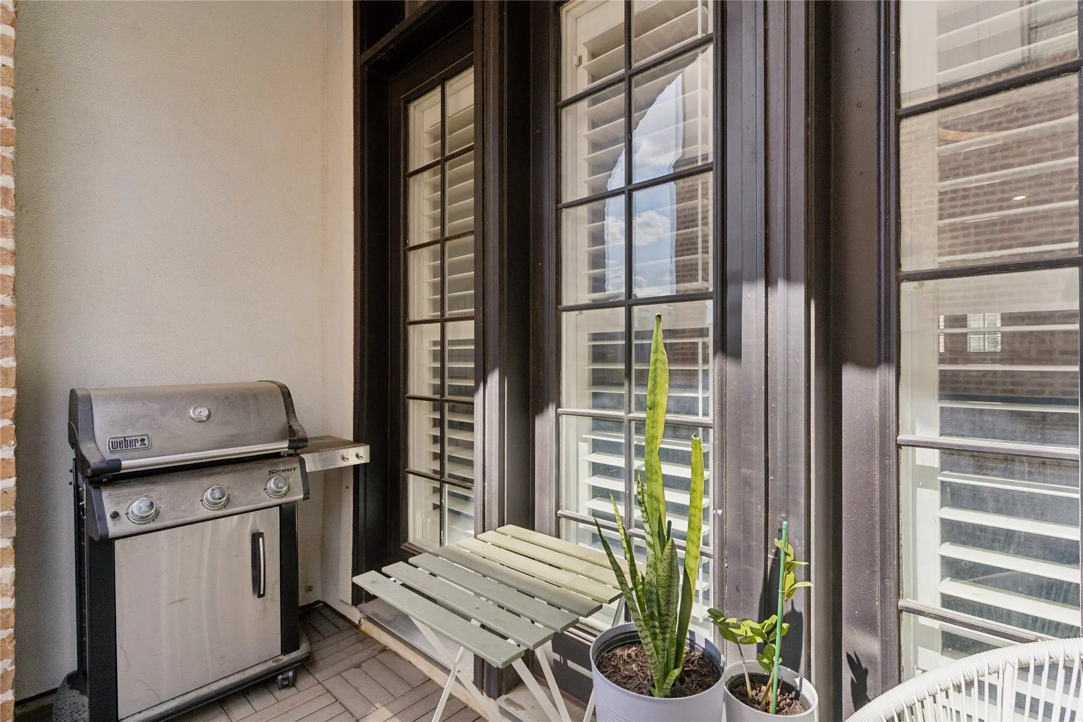 Townhouse For Rent in Dallas County , 5215 Weiss Lane, Irving, Texas 75039, 3 Bedroom, 4 Bathroom, 2 Garage spaces, 2,307 Sqft, built in 2015, mls#21369226, Real Estate Agent in Irving, Homes For Rent in Dallas county, Homes For Rent in Irving, Realtor in Irving Texas, Real Estate Brokerage Independent Realty Texas, Luminita Cordes Realtor
